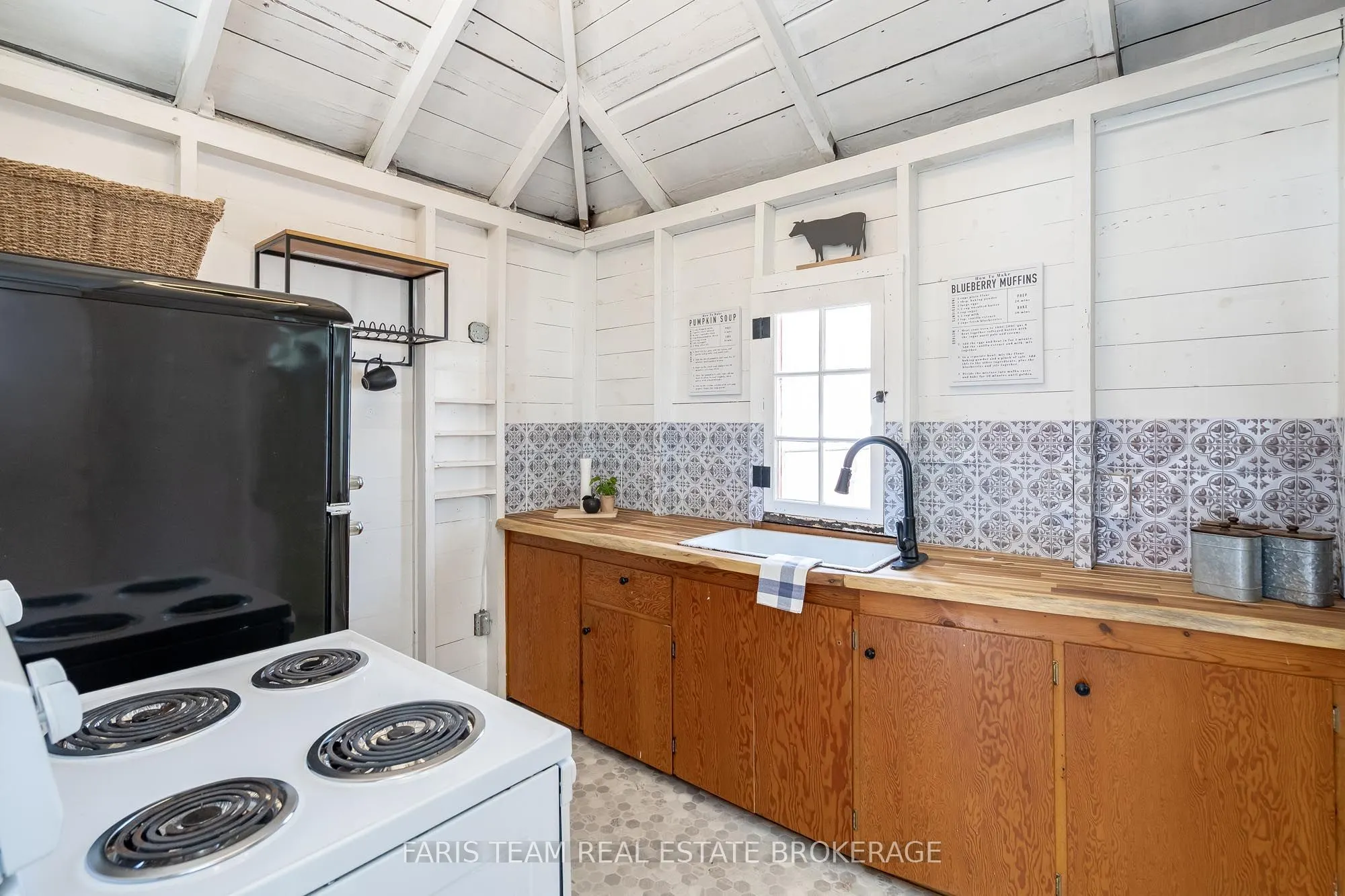 365 Robins Point Road