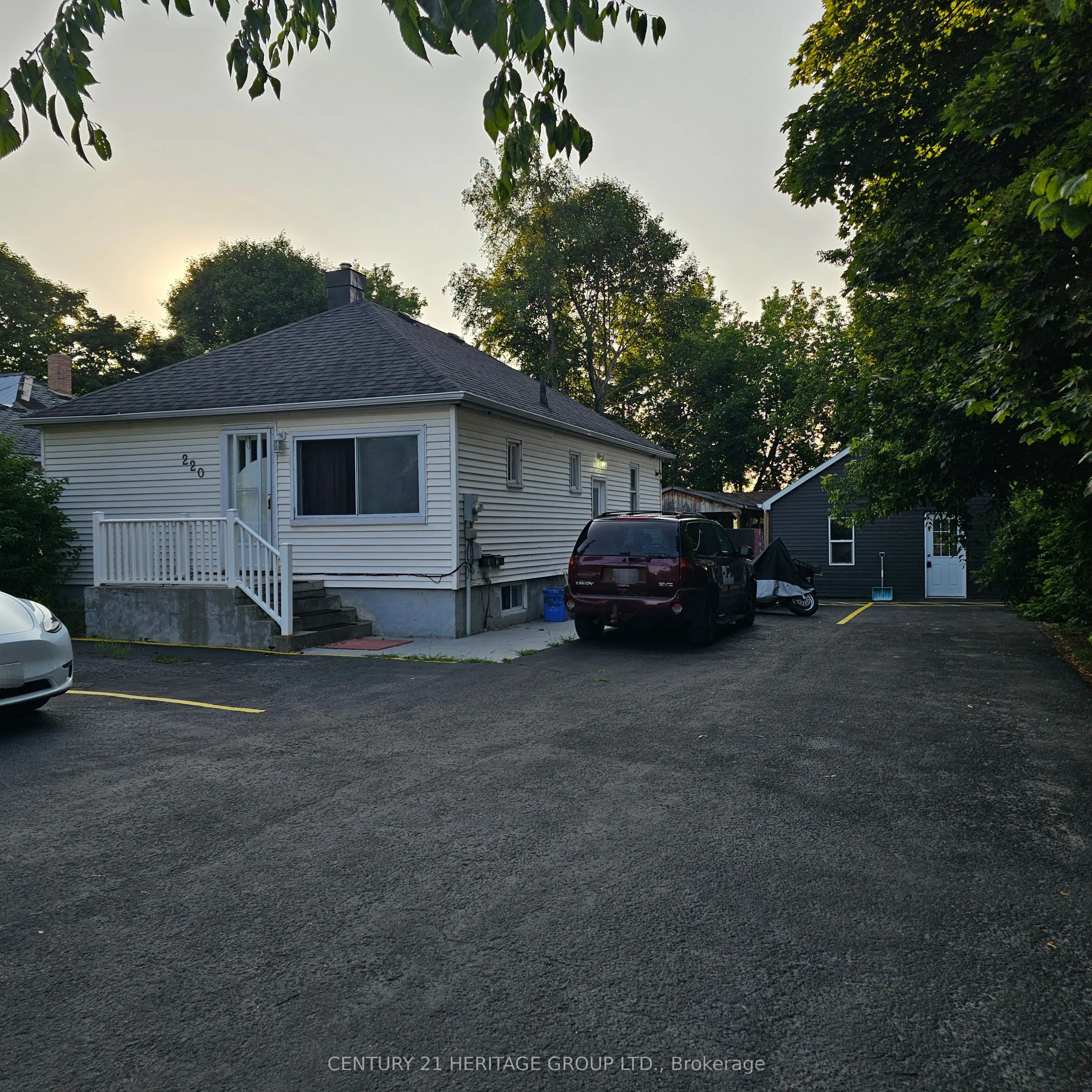 220 Tiffin Street, #1