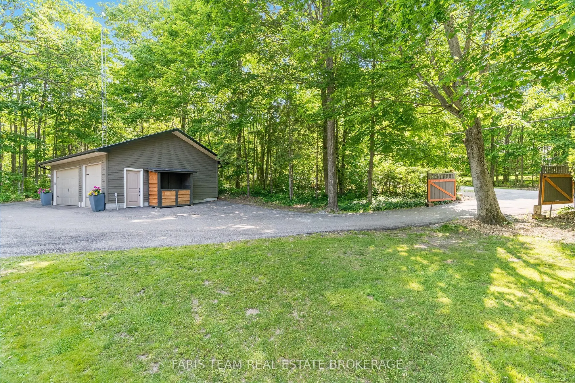 2 Woodland Crescent