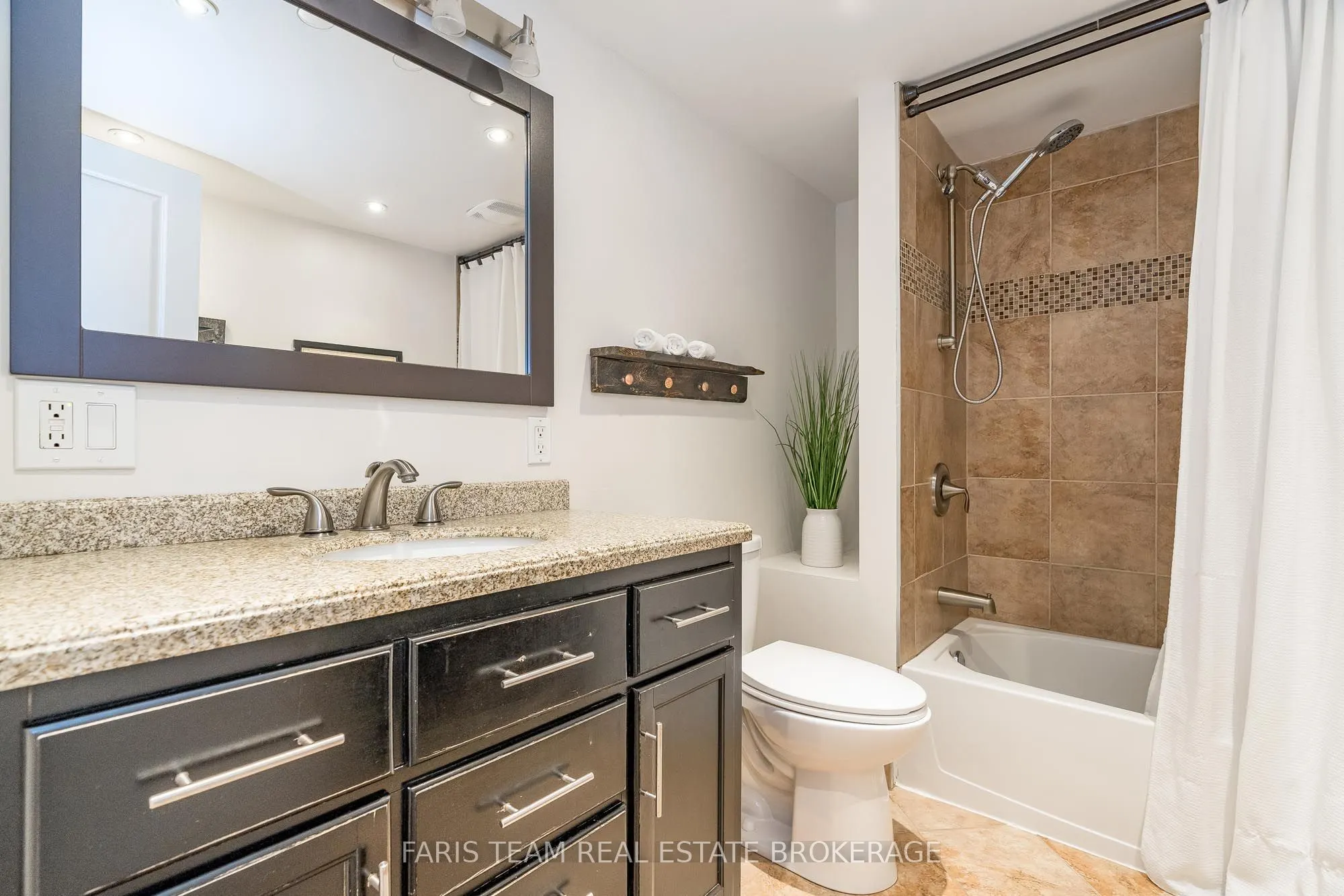 2 Woodland Crescent