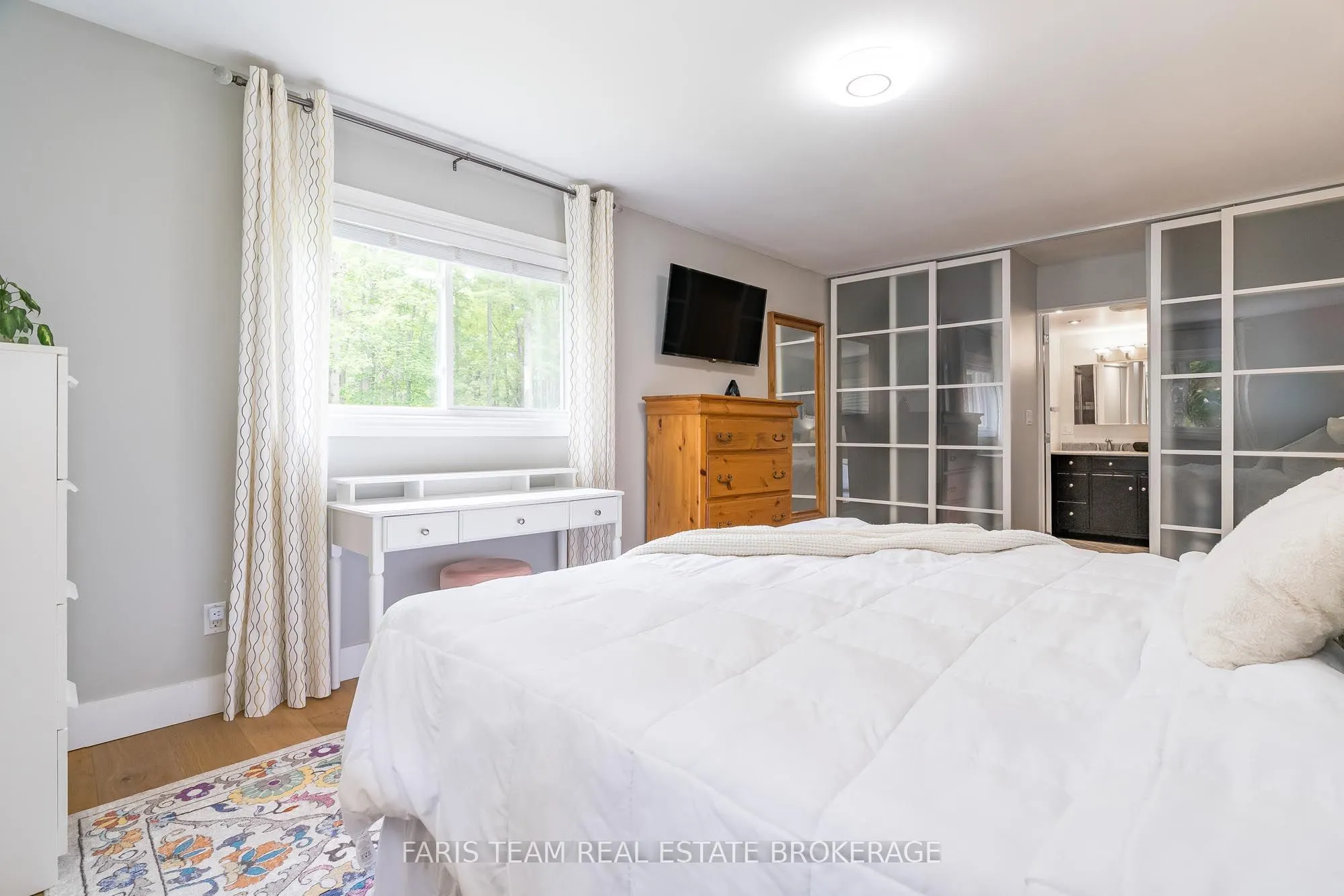2 Woodland Crescent