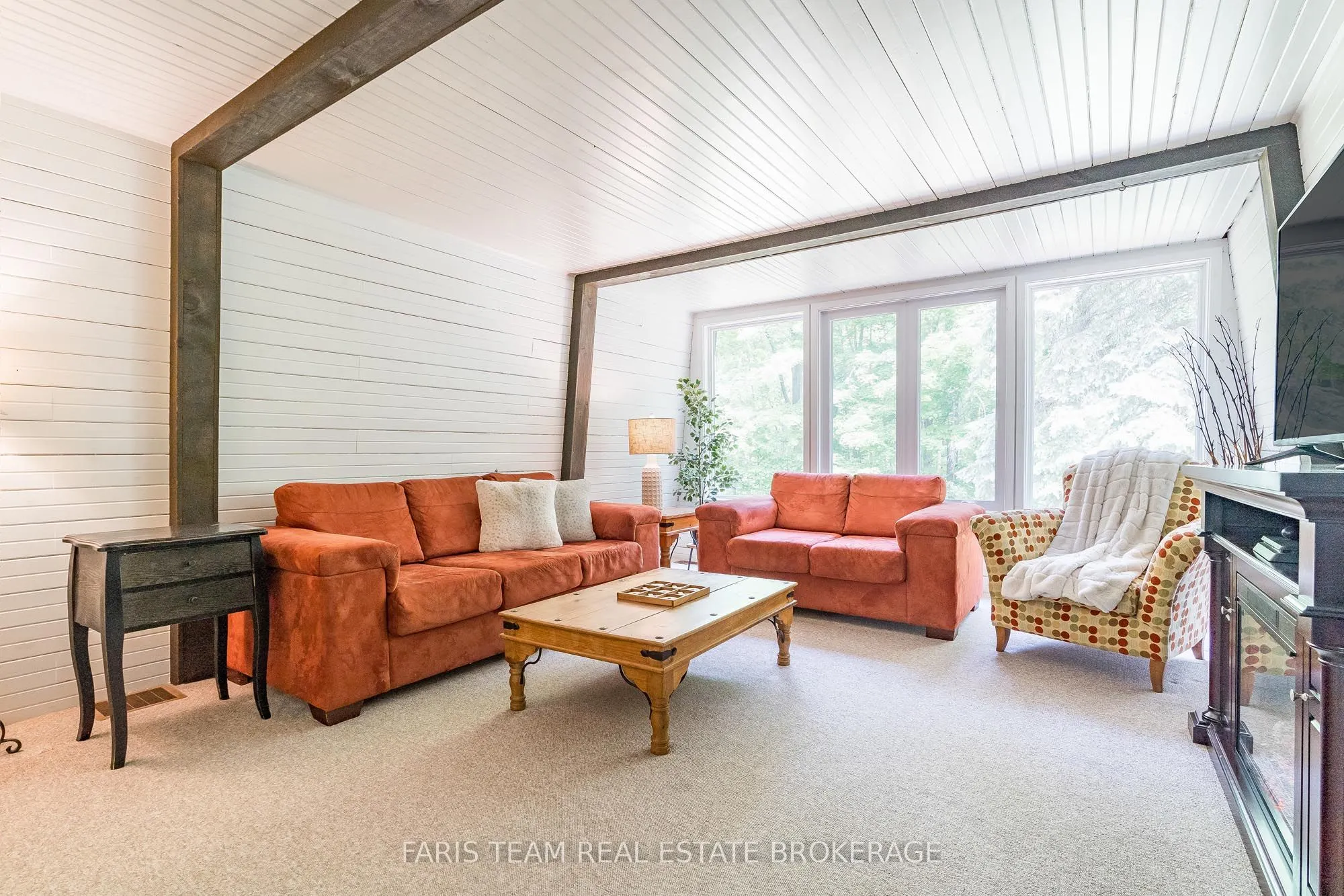 2 Woodland Crescent