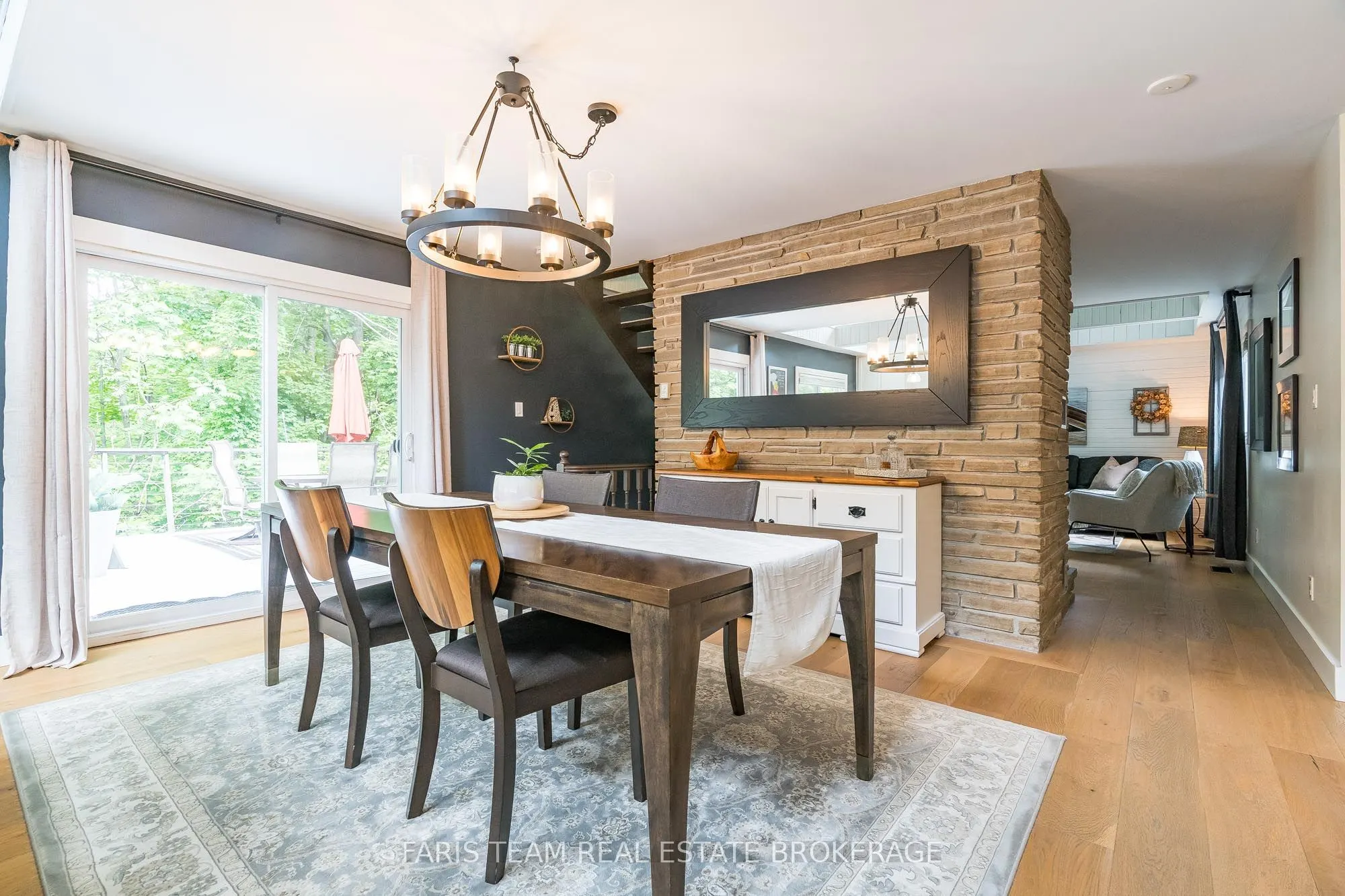 2 Woodland Crescent