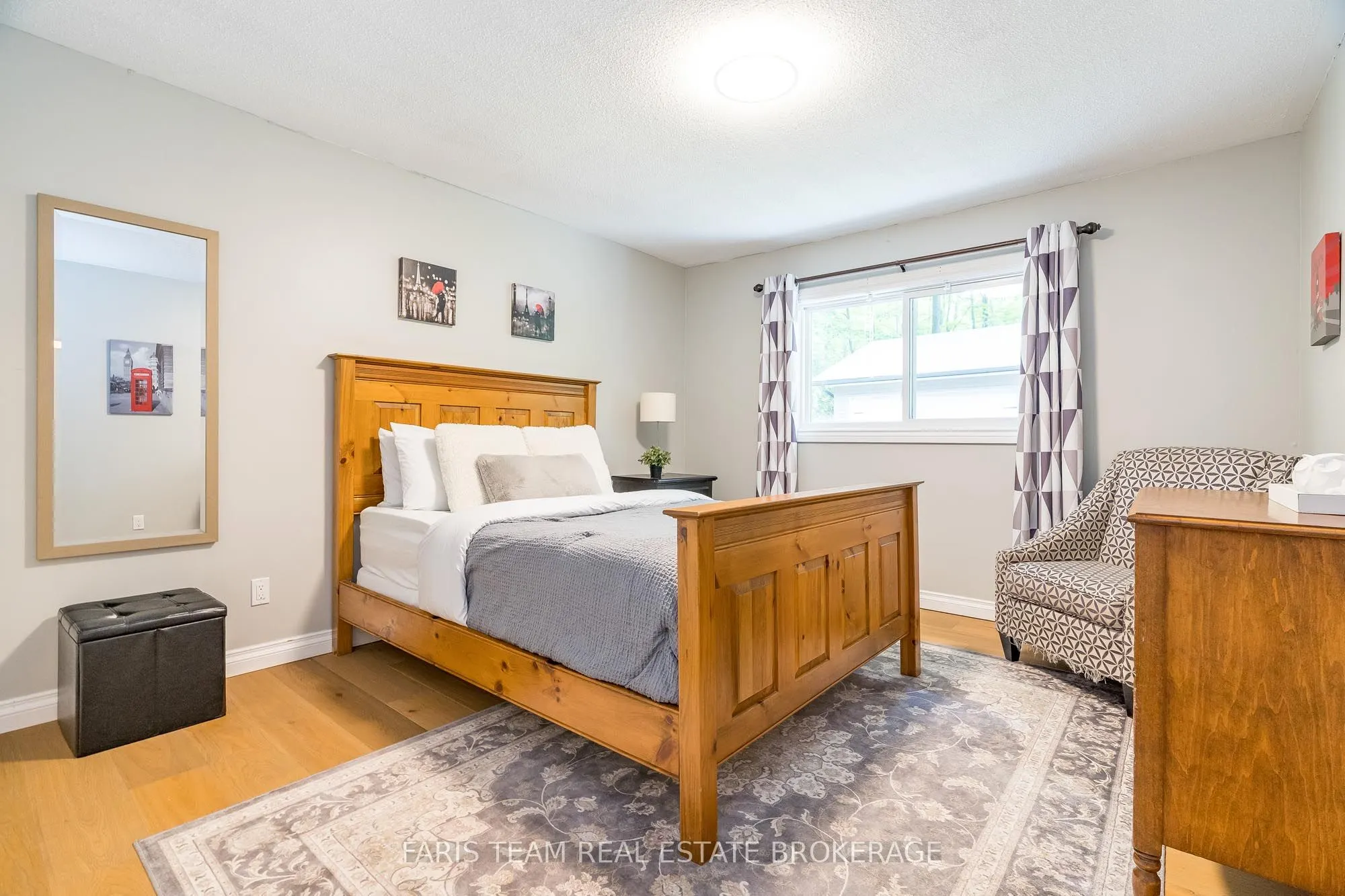 2 Woodland Crescent