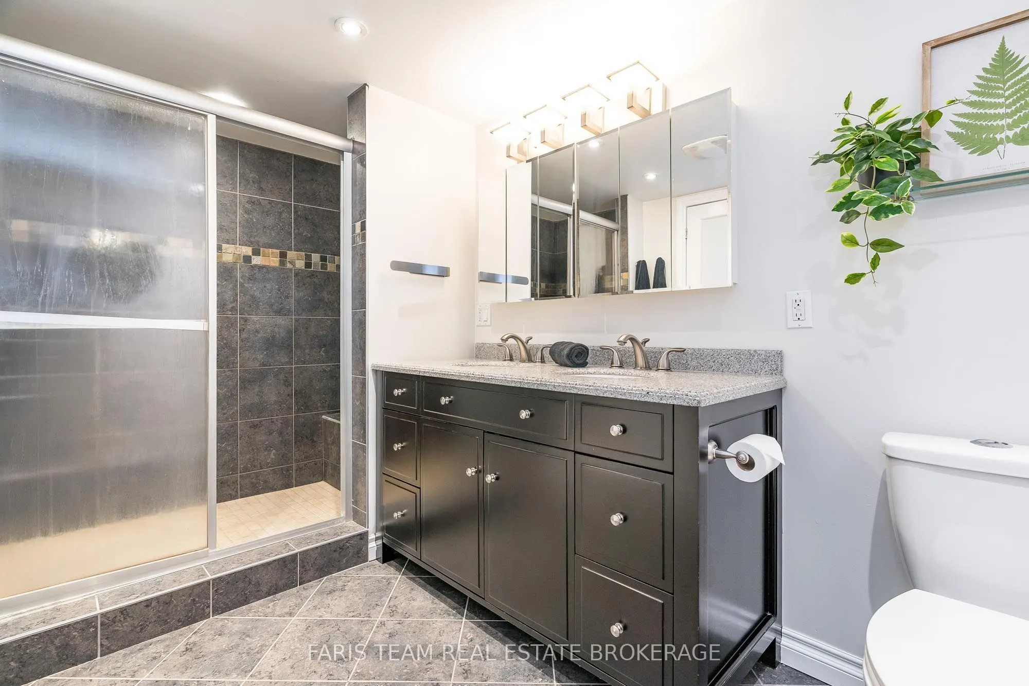 2 Woodland Crescent