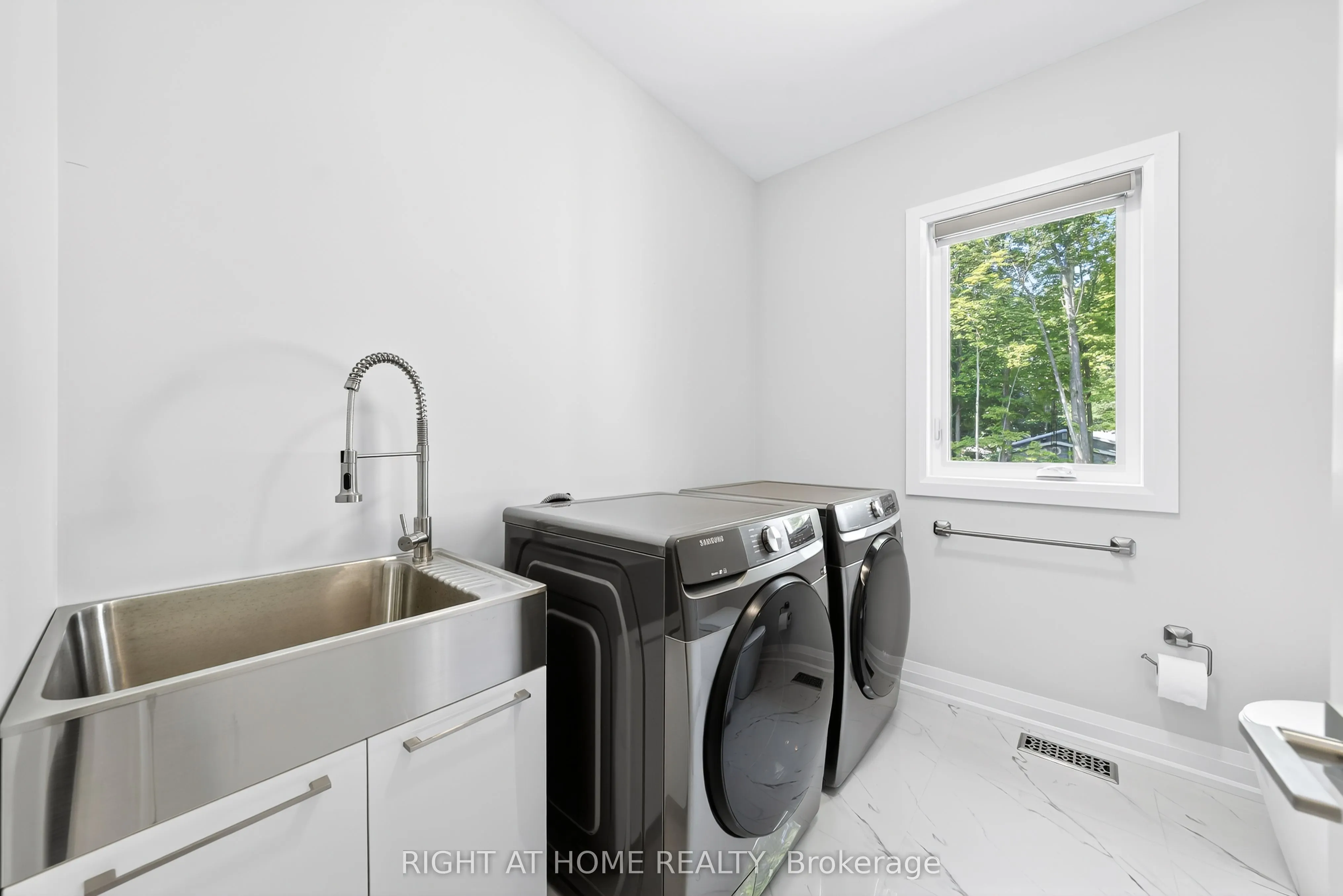 9 Fairlawn Grove