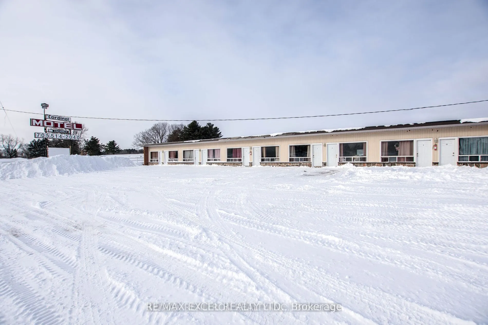 8906 Hwy 11 Road S