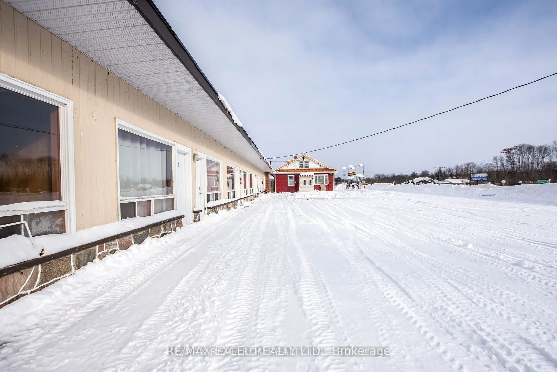 8906 Hwy 11 Road S