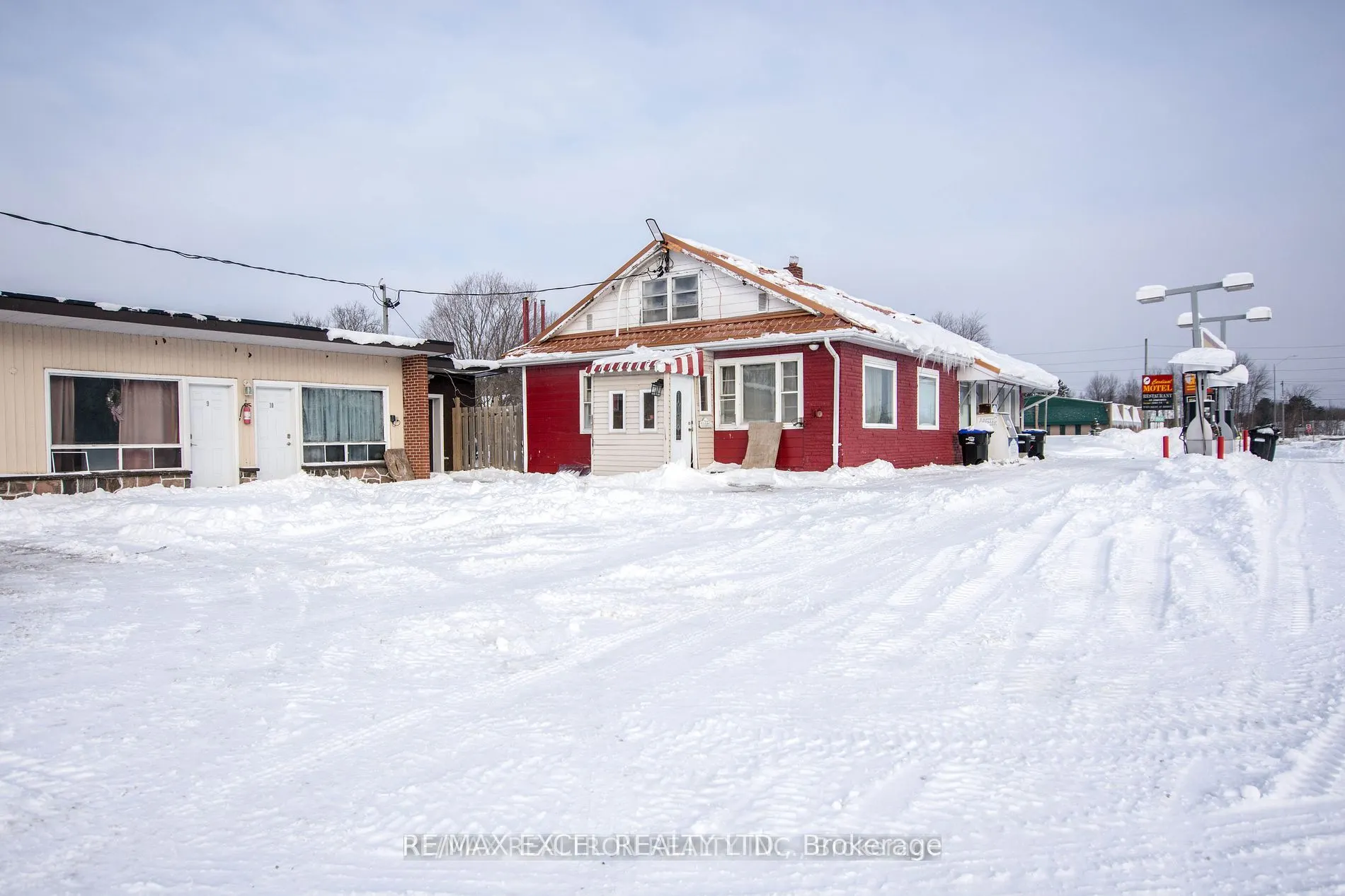 8906 Hwy 11 Road S