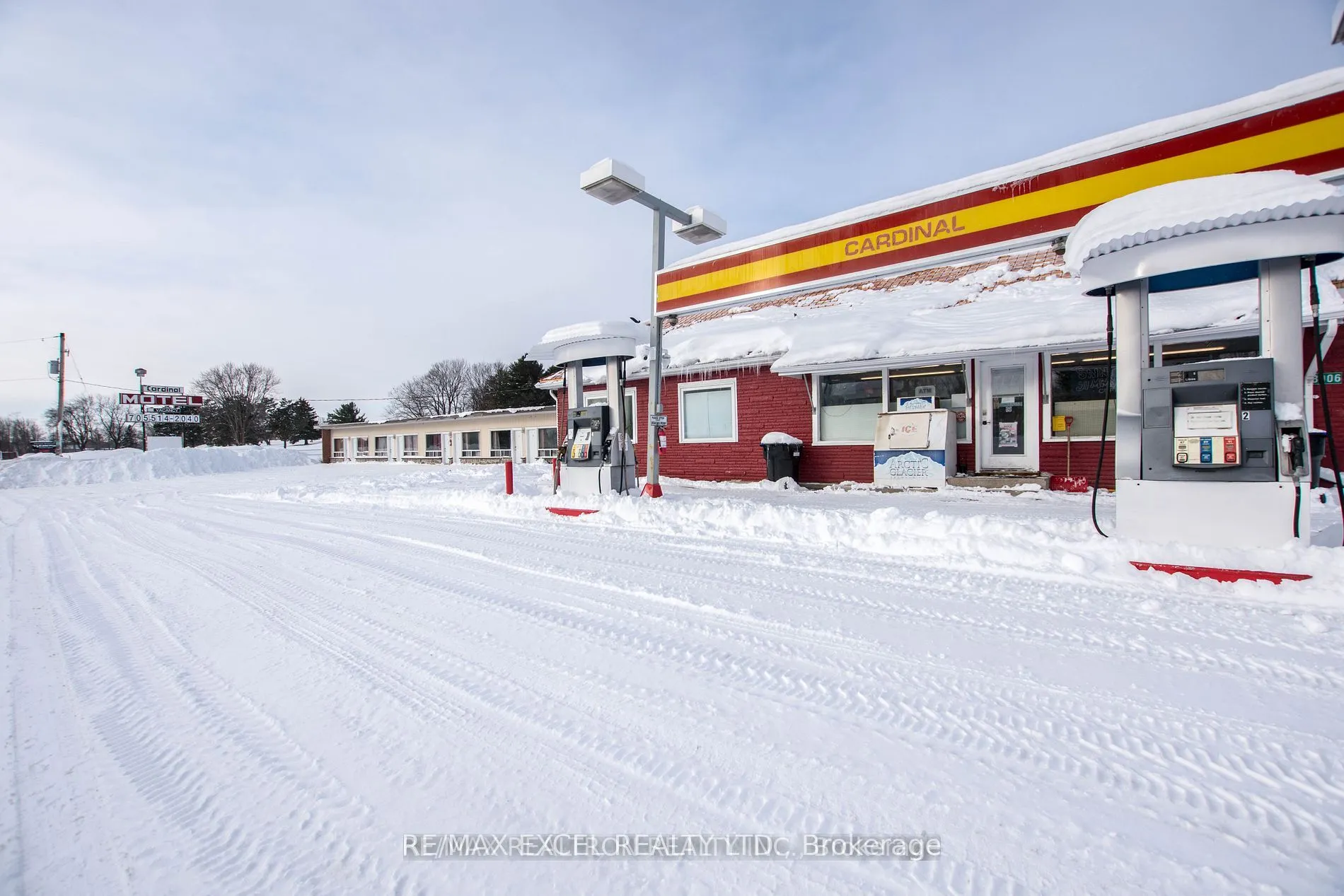 8906 Hwy 11 Road S
