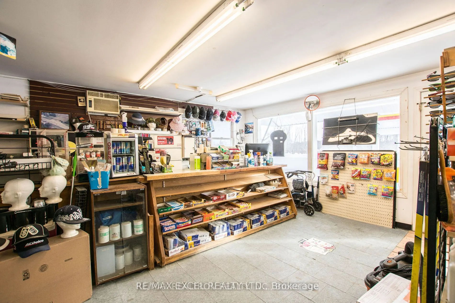 8906 Hwy 11 Road S