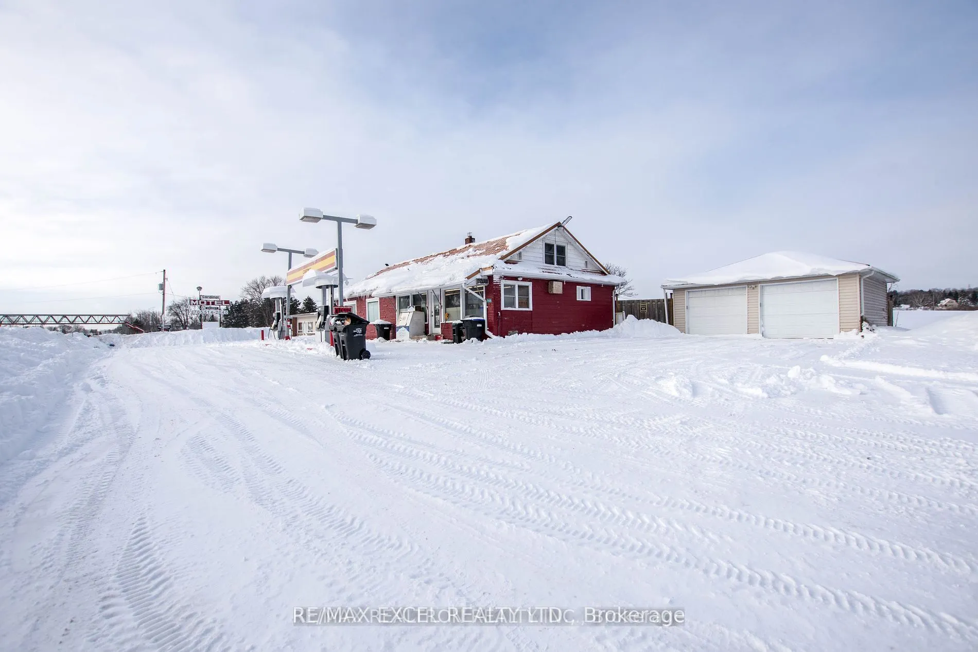 8906 Hwy 11 Road S