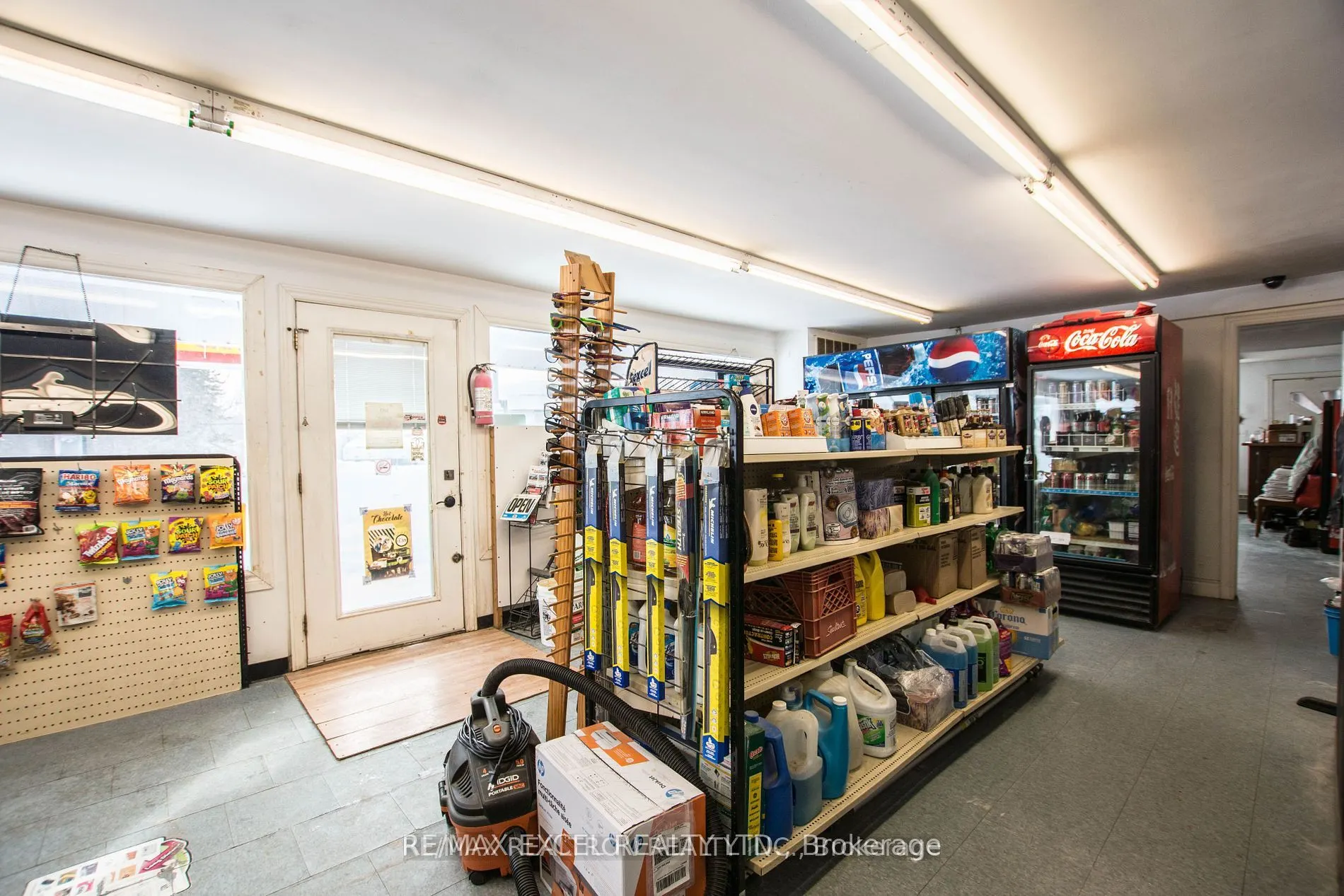 8906 Hwy 11 Road S