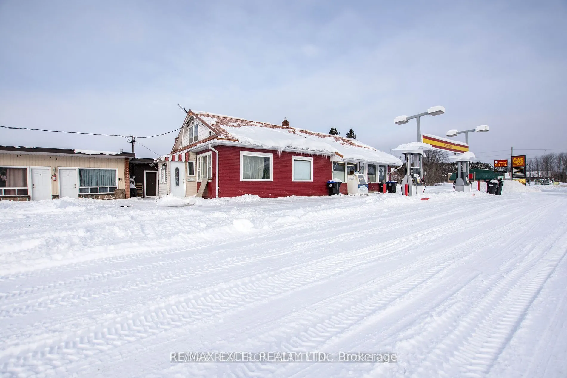 8906 Hwy 11 Road S