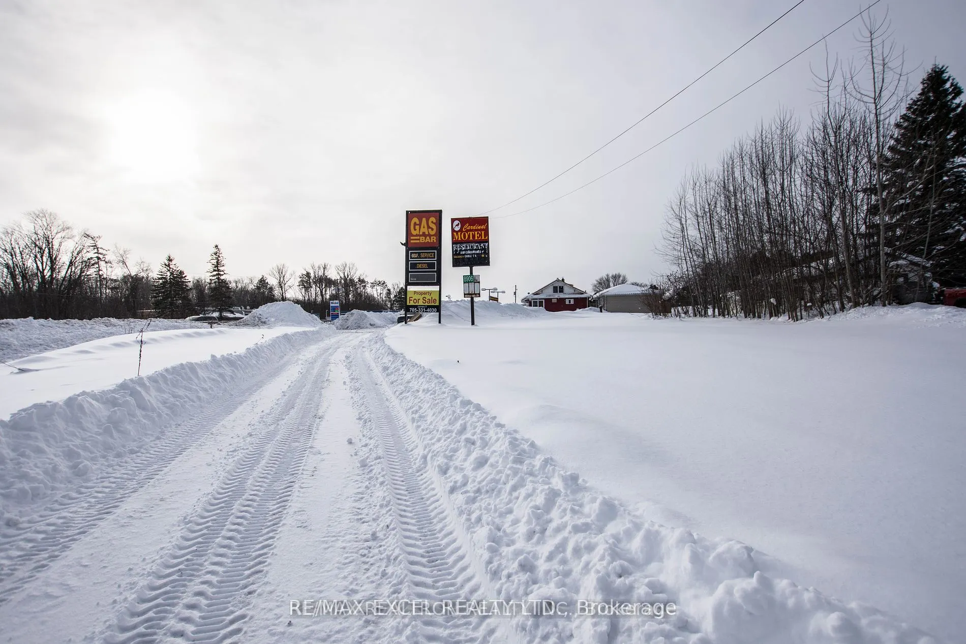 8906 Hwy 11 Road S