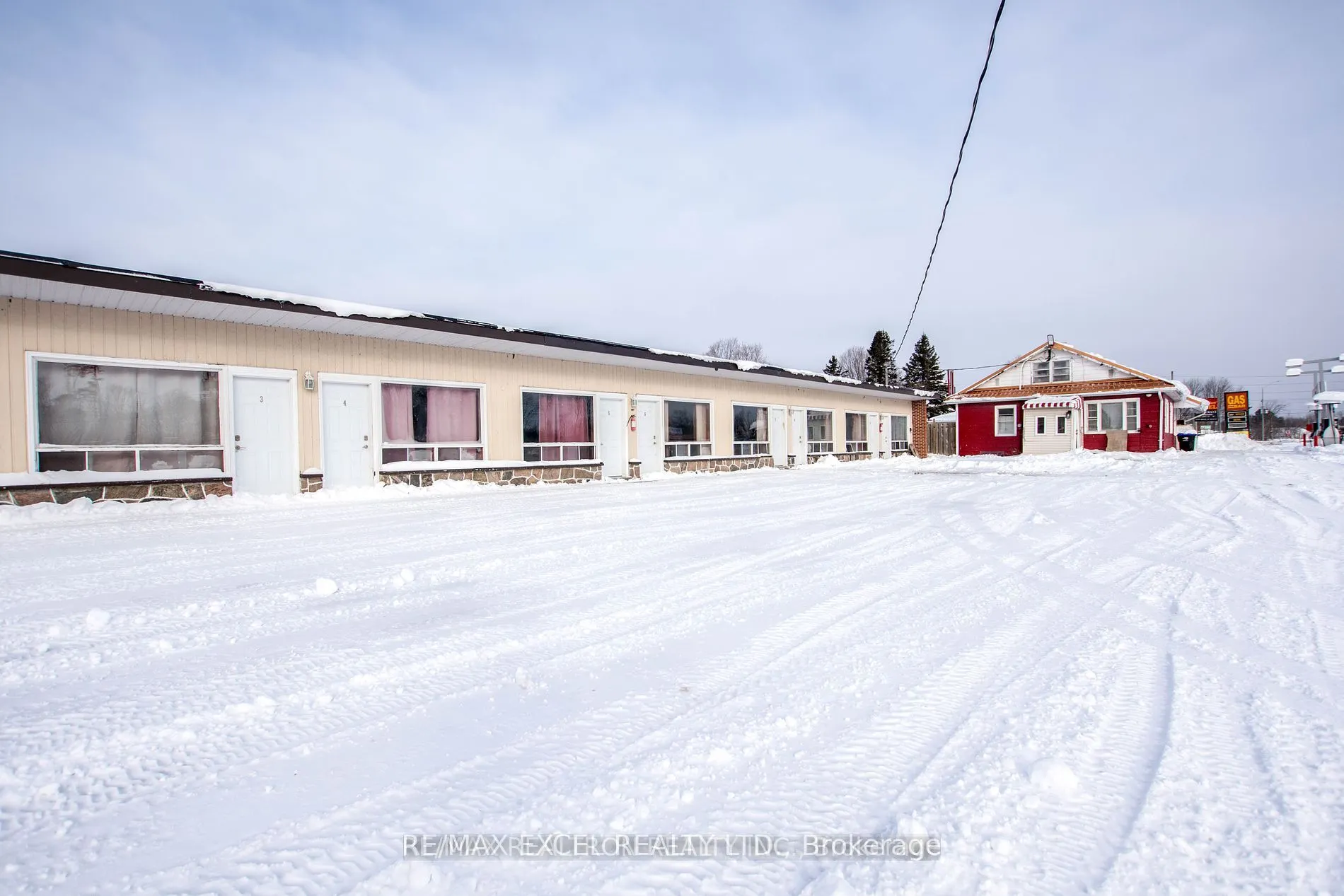 8906 Hwy 11 Road S