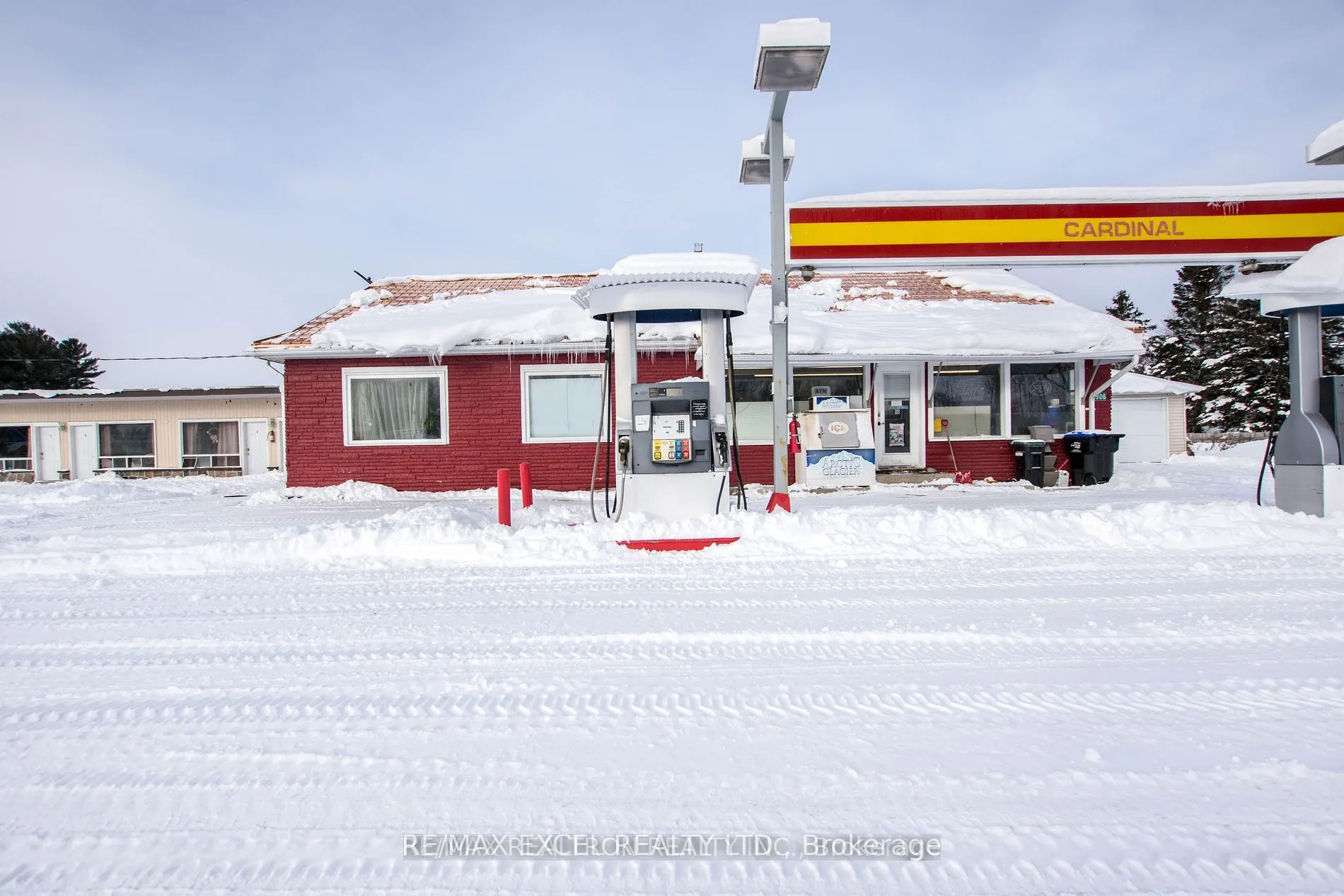 8906 Hwy 11 Road S