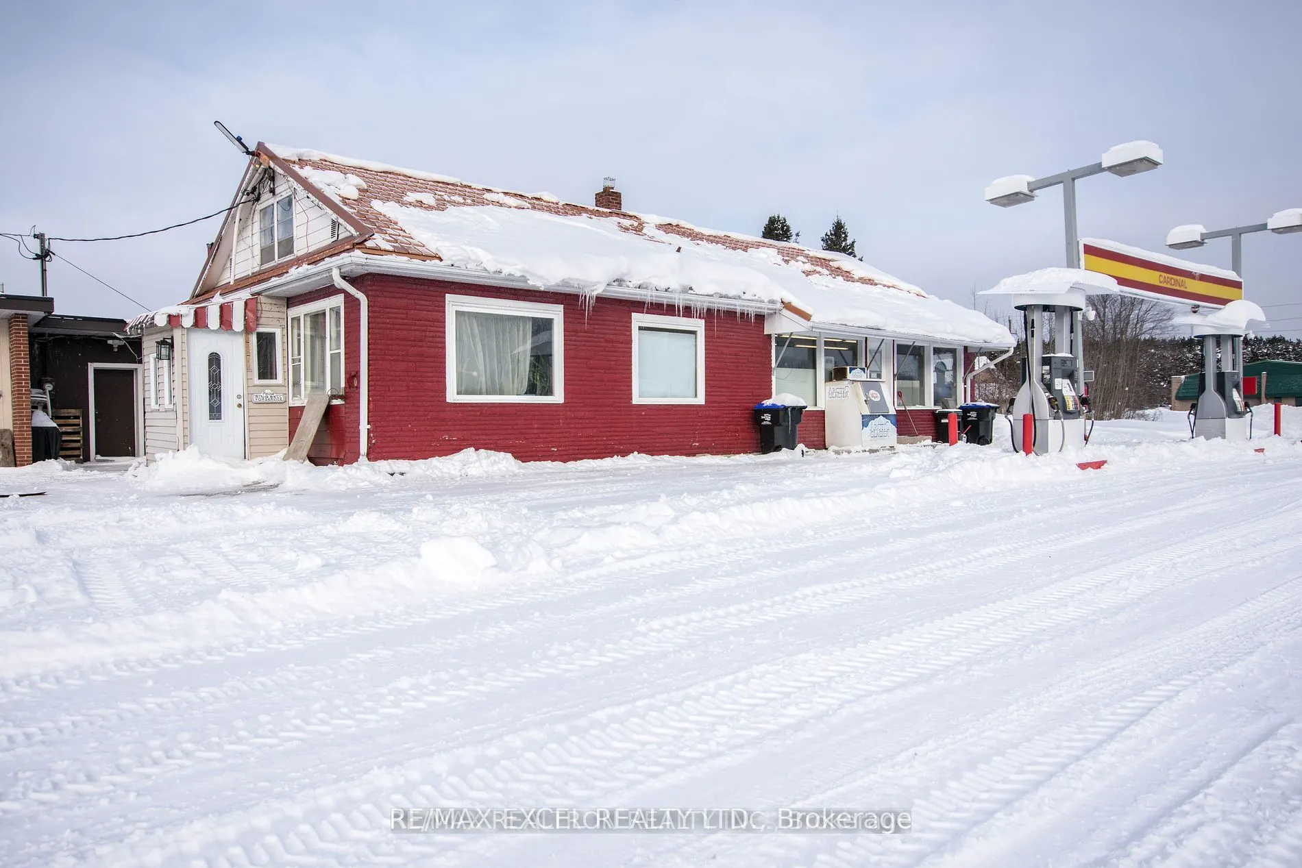 8906 Hwy 11 Road S