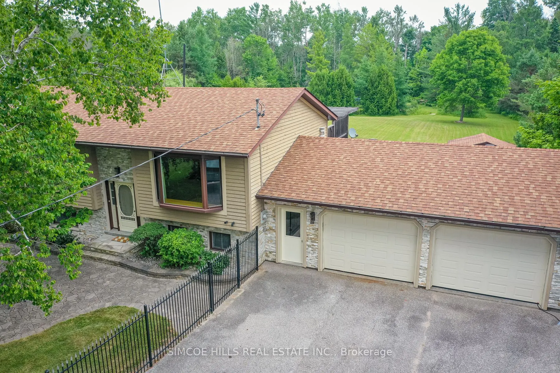 185 Medonte Sideroad 2 Road