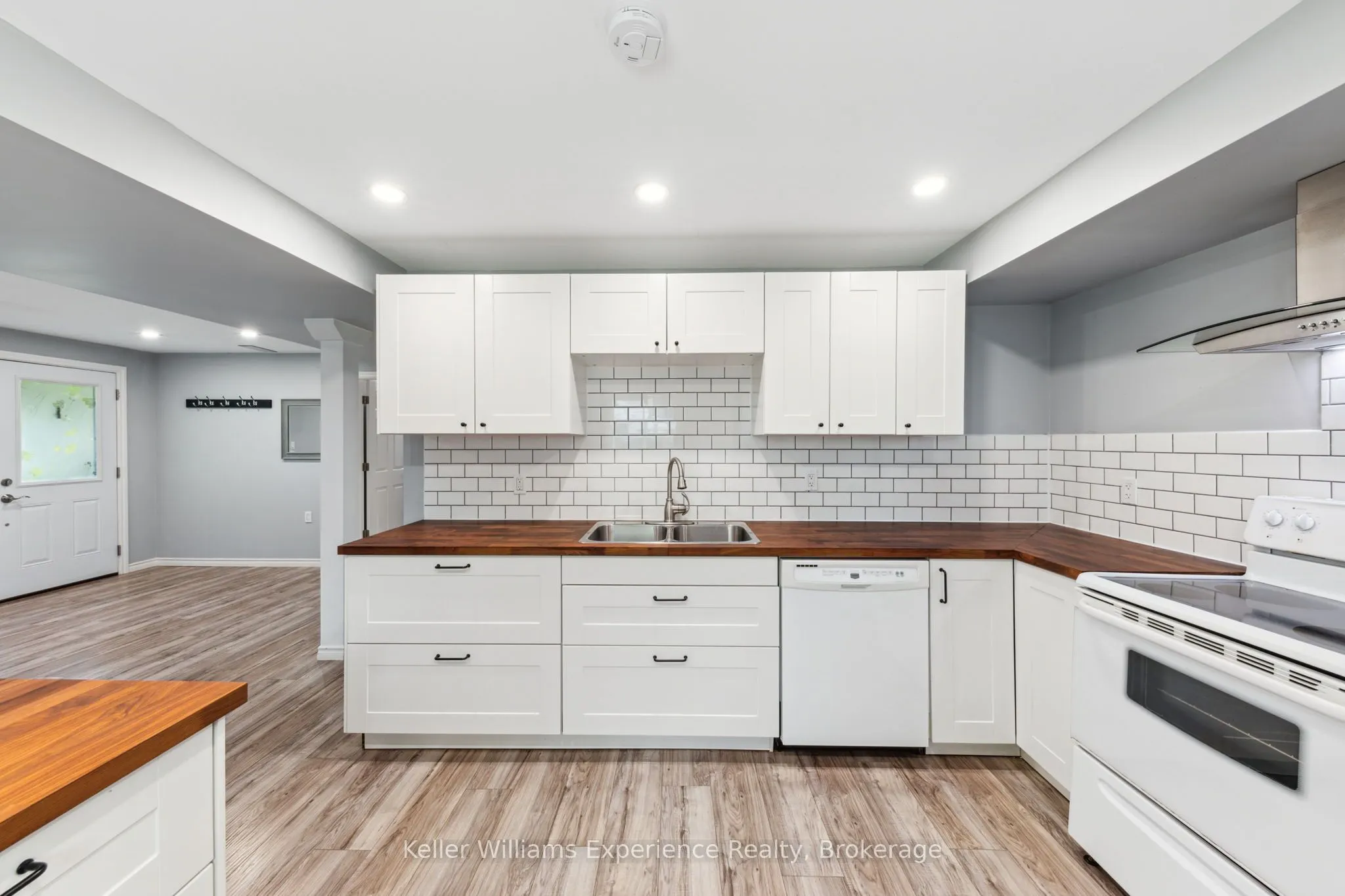 10 Clarence Avenue