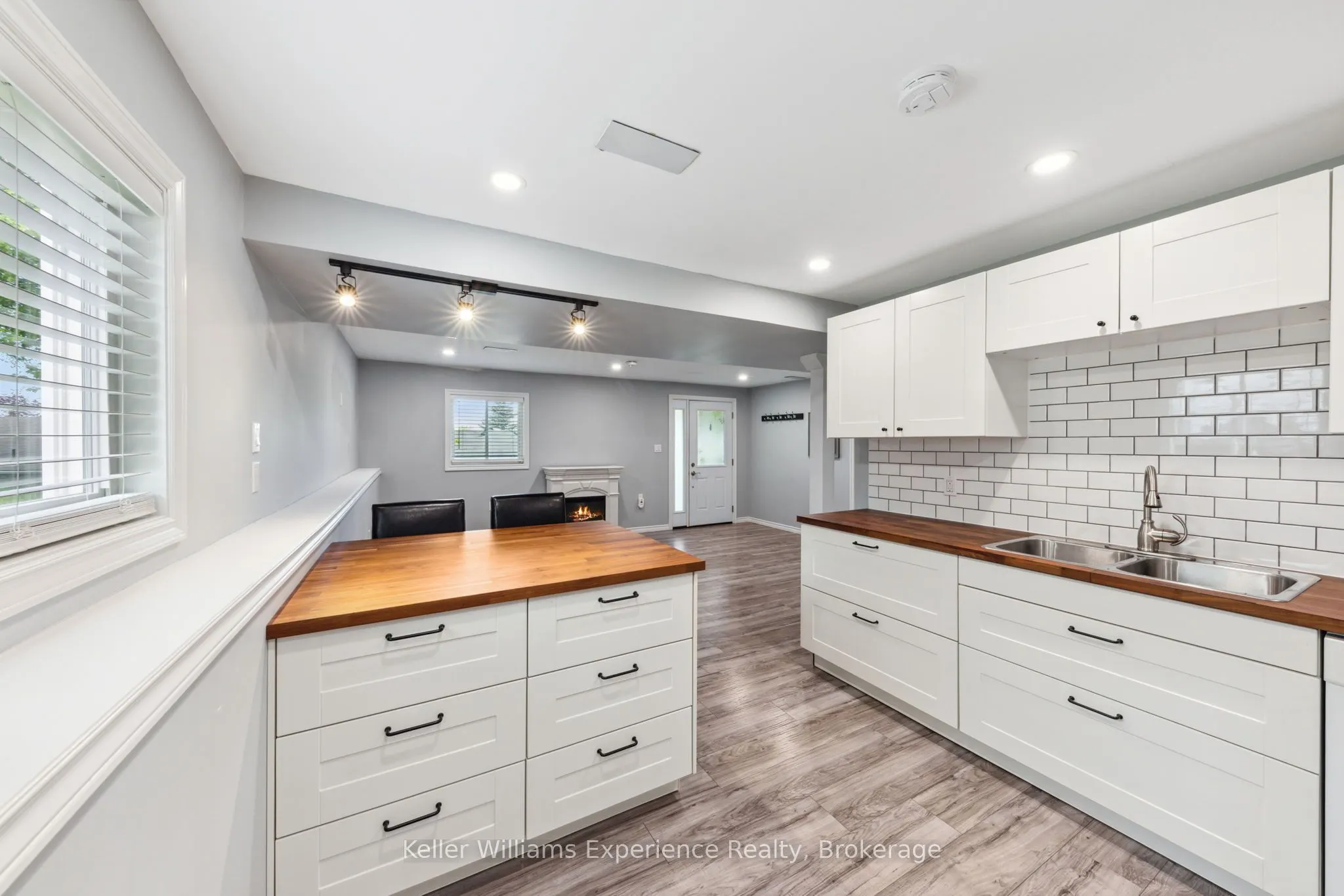 10 Clarence Avenue