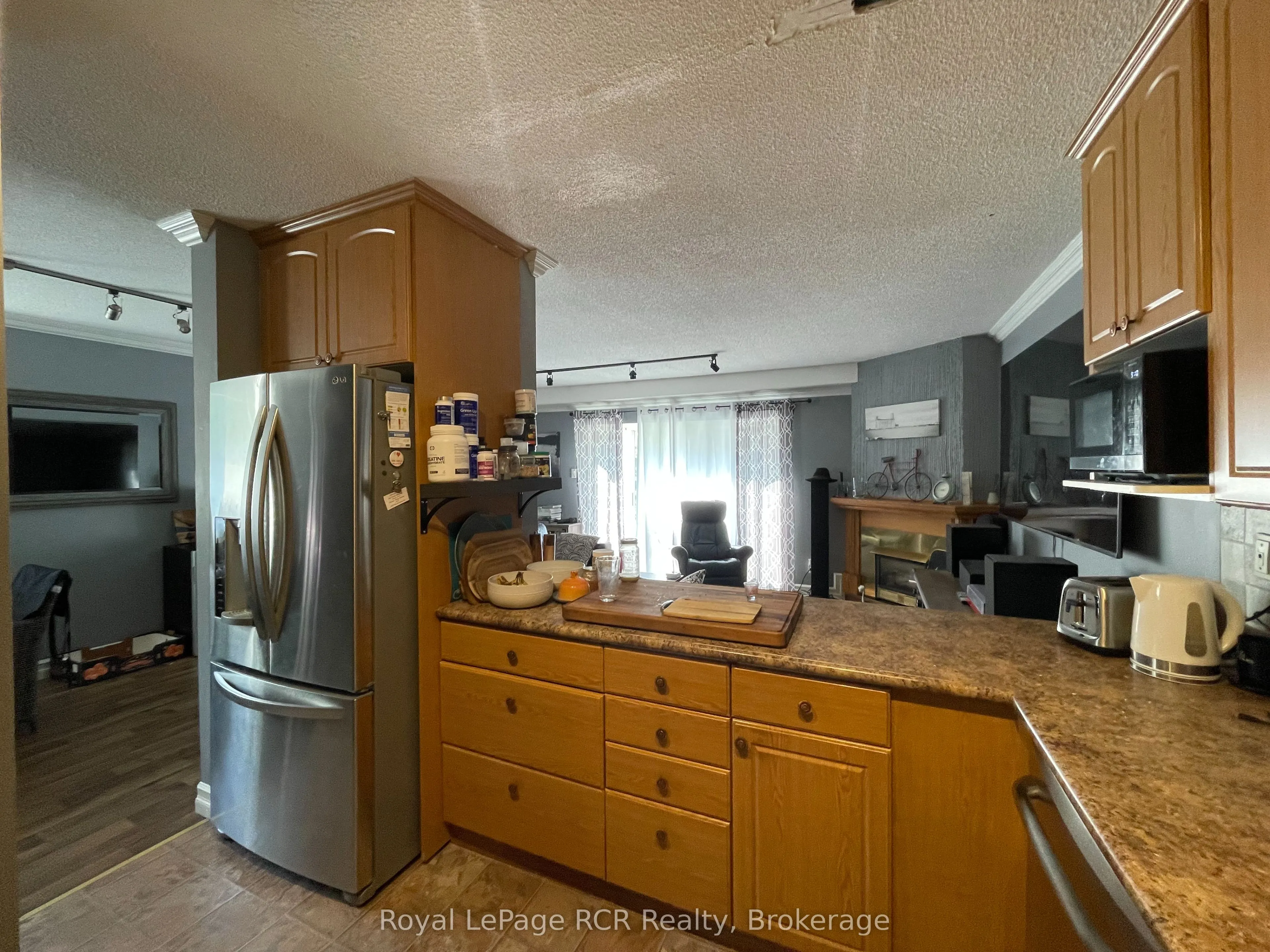 409 Thomas Street, #11