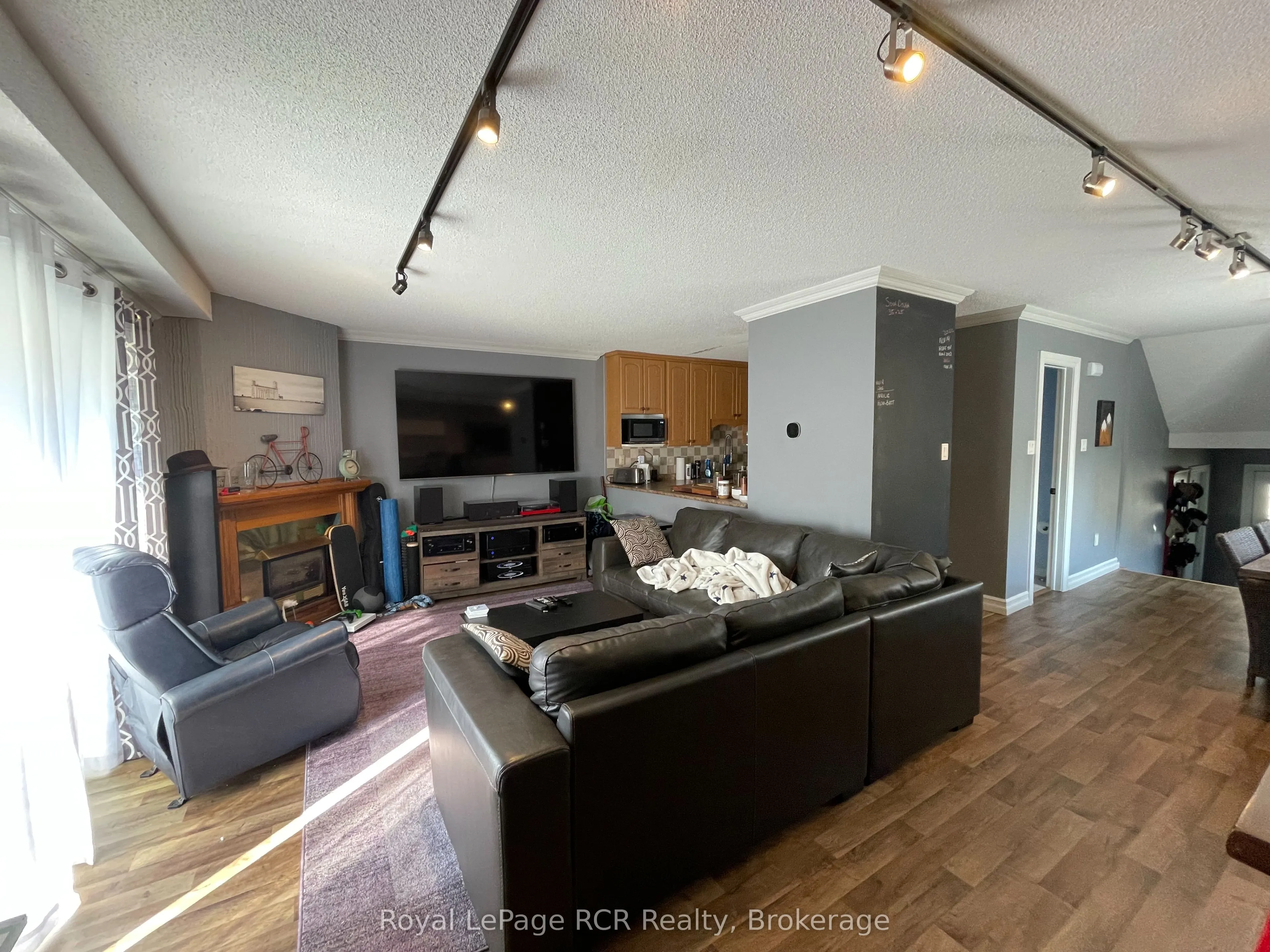 409 Thomas Street, #11