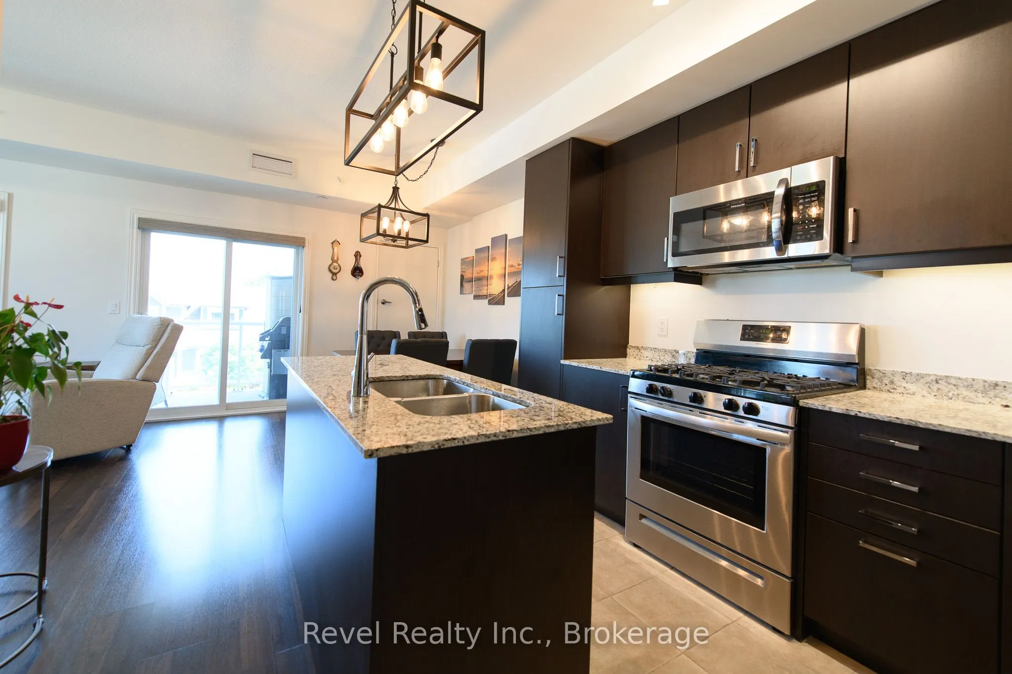 17 Spooner Crescent, #201