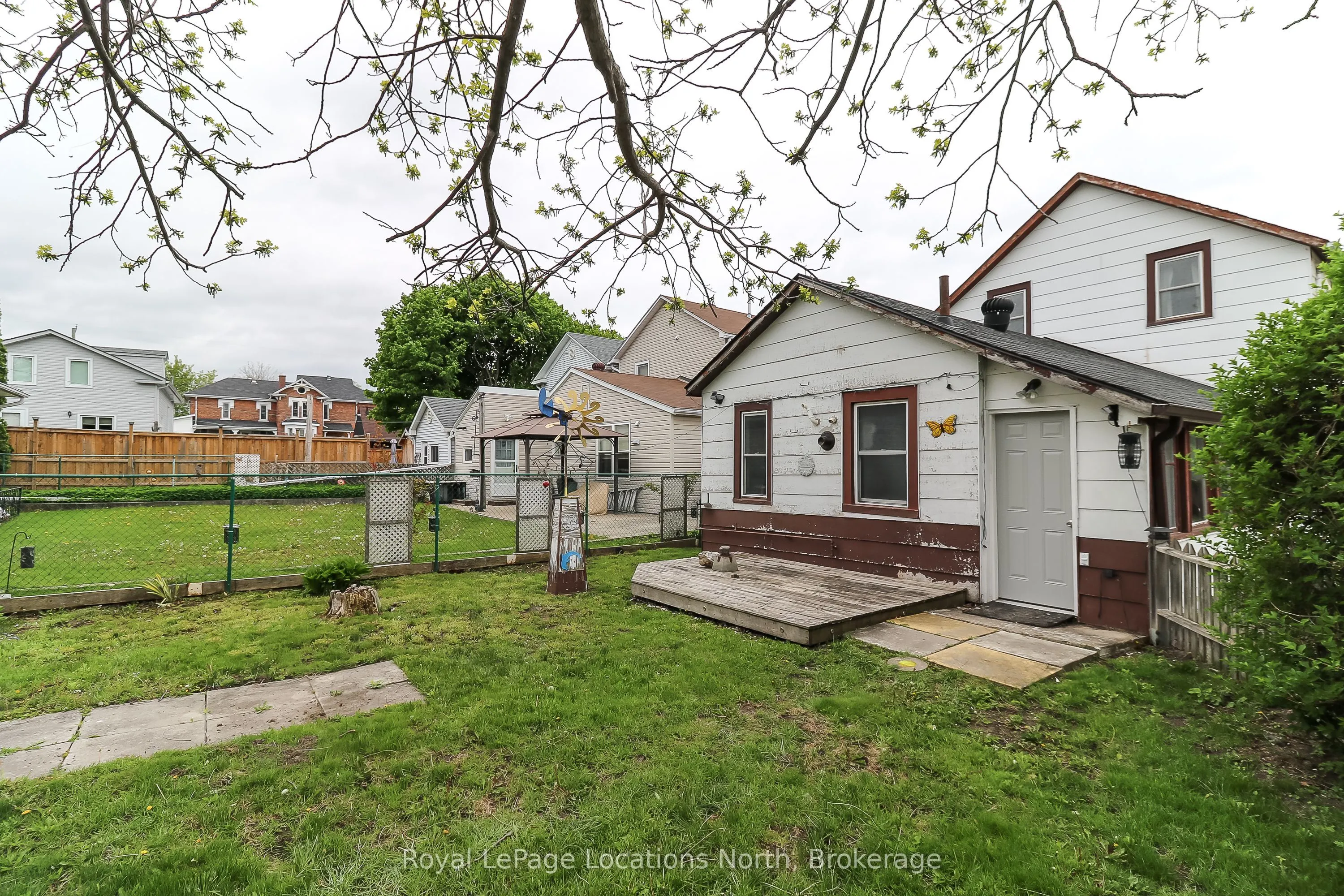 252 Simcoe Street