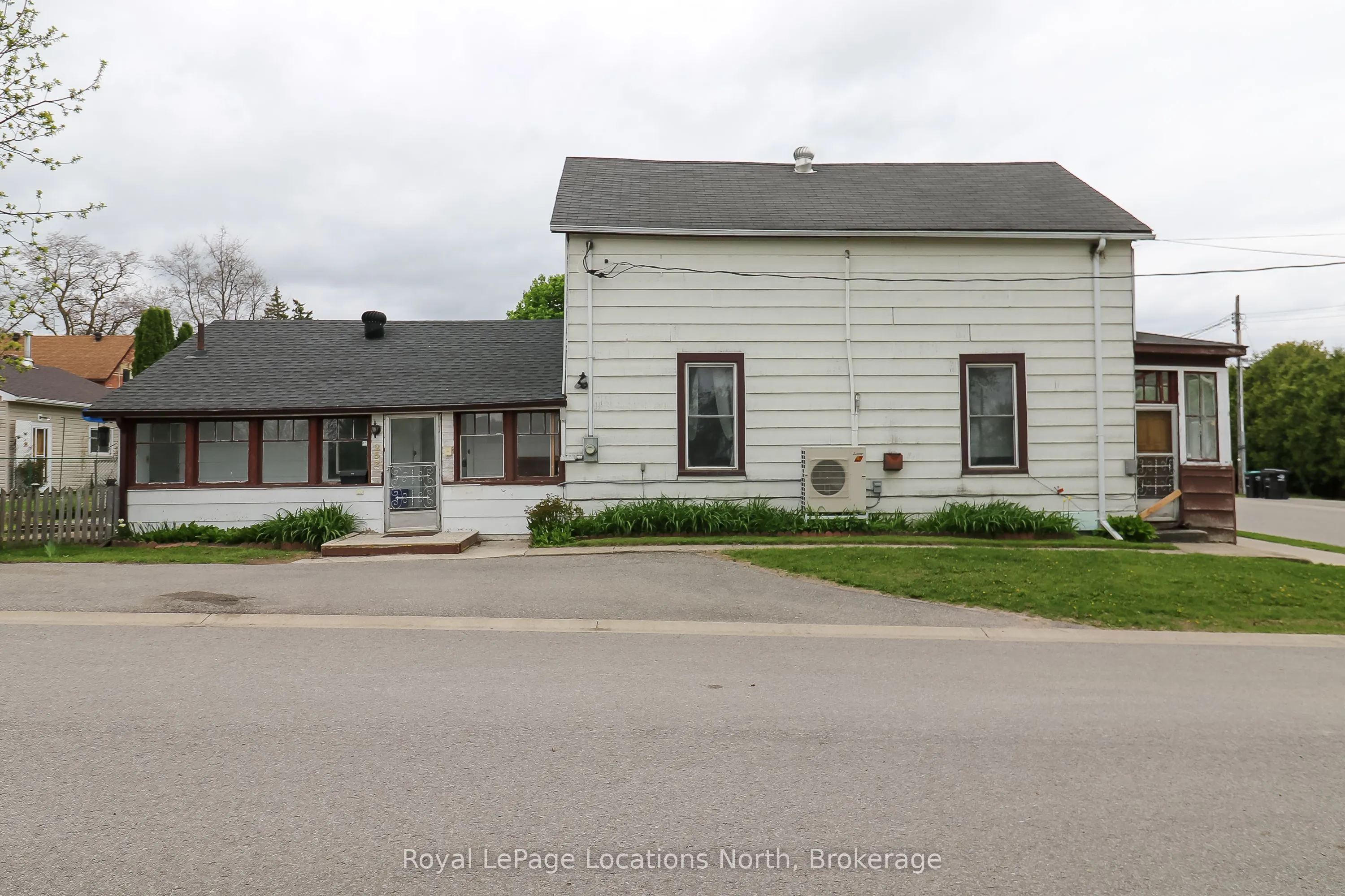 252 Simcoe Street