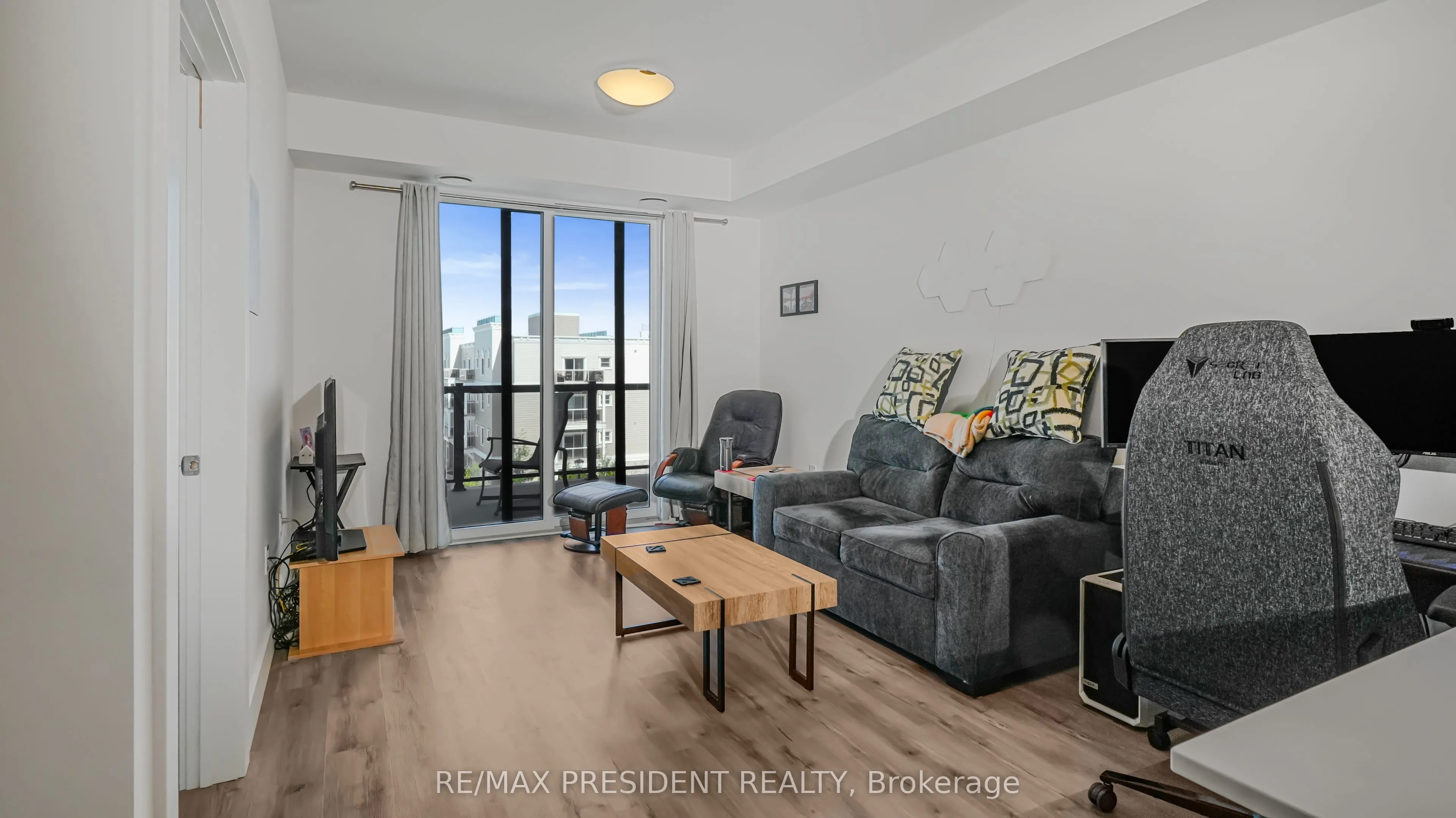 4 Kimberly Lane N, #403