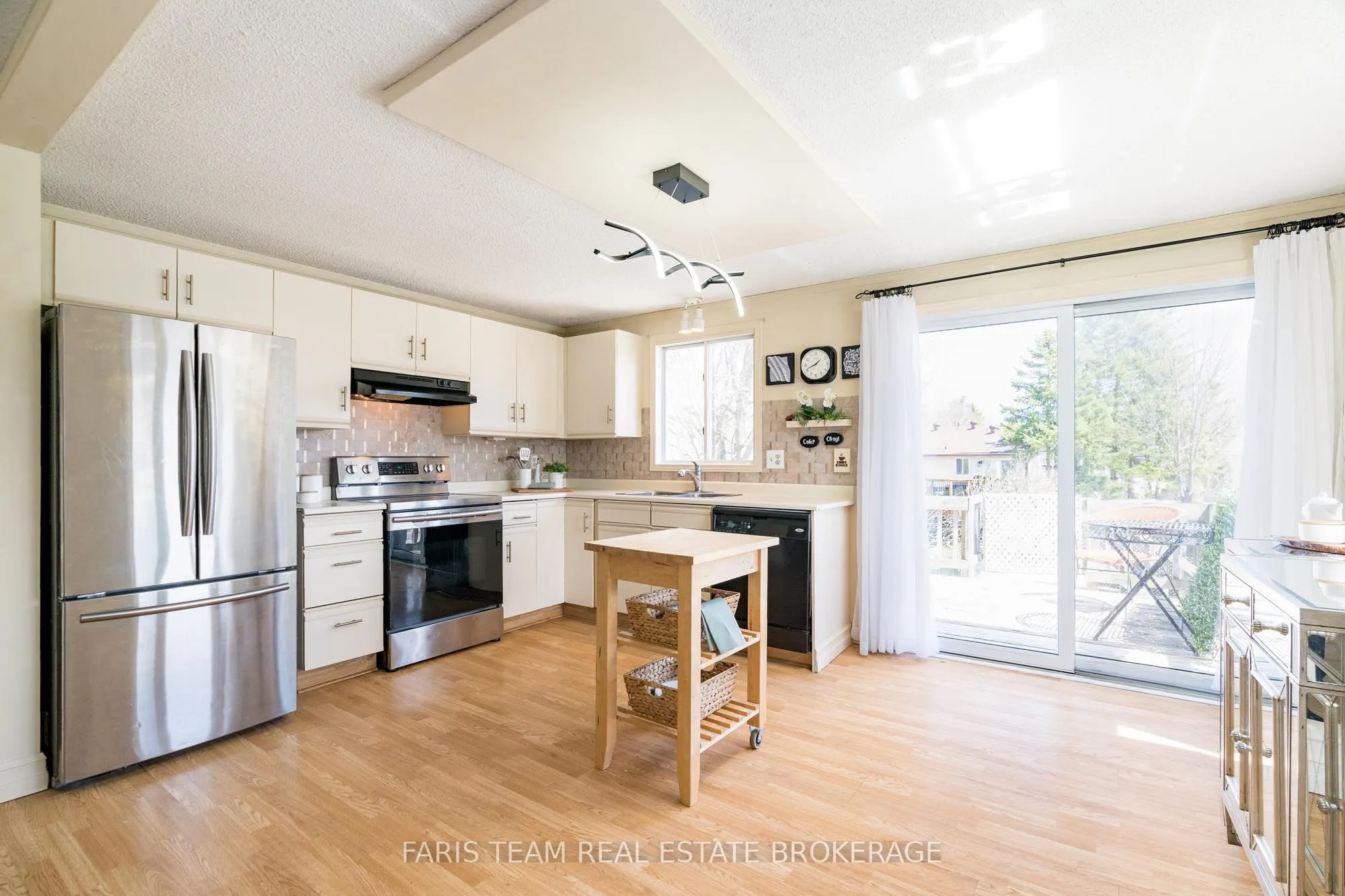 671 Algonquin Drive