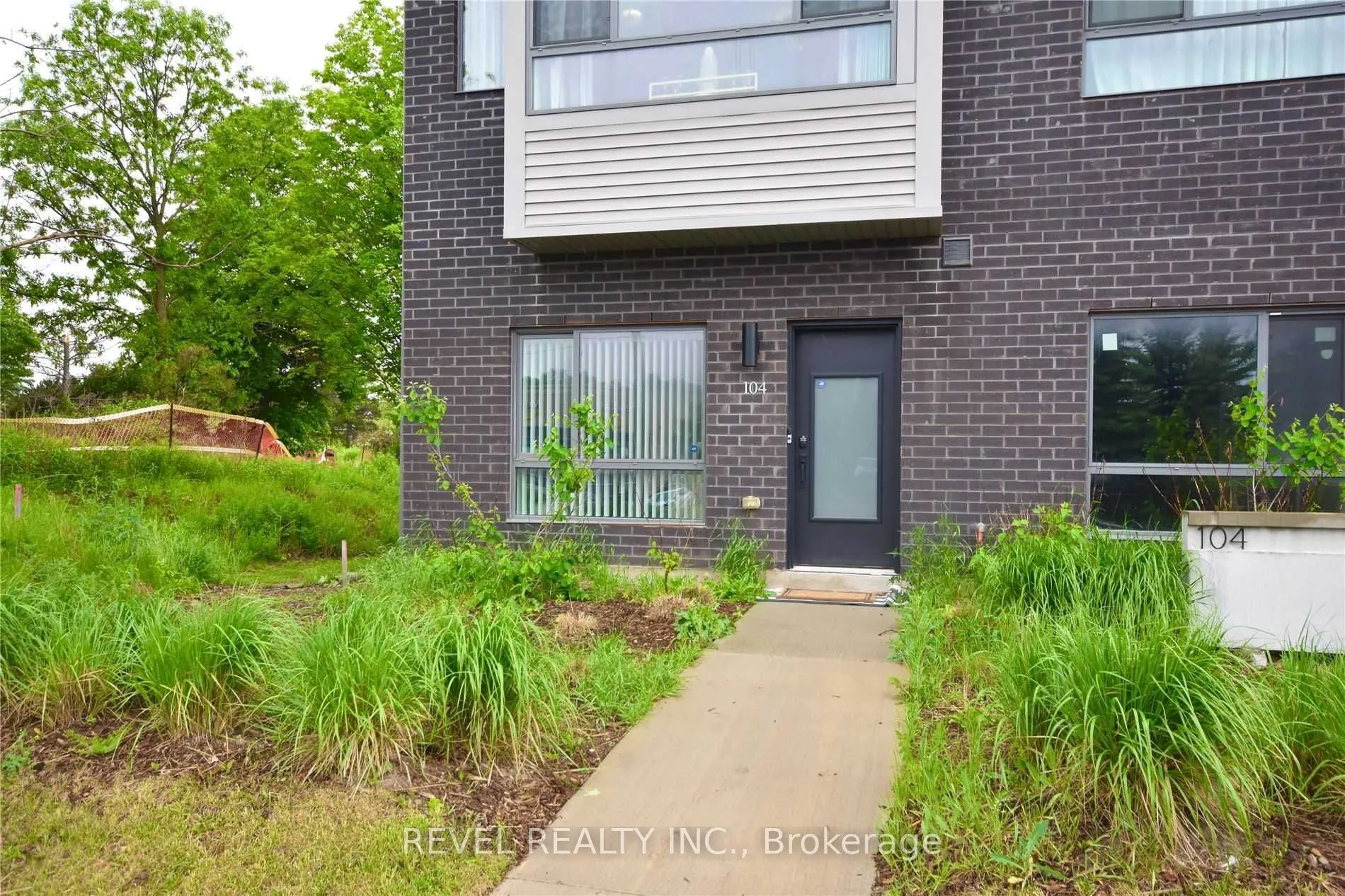 369 Essa Road, #104
