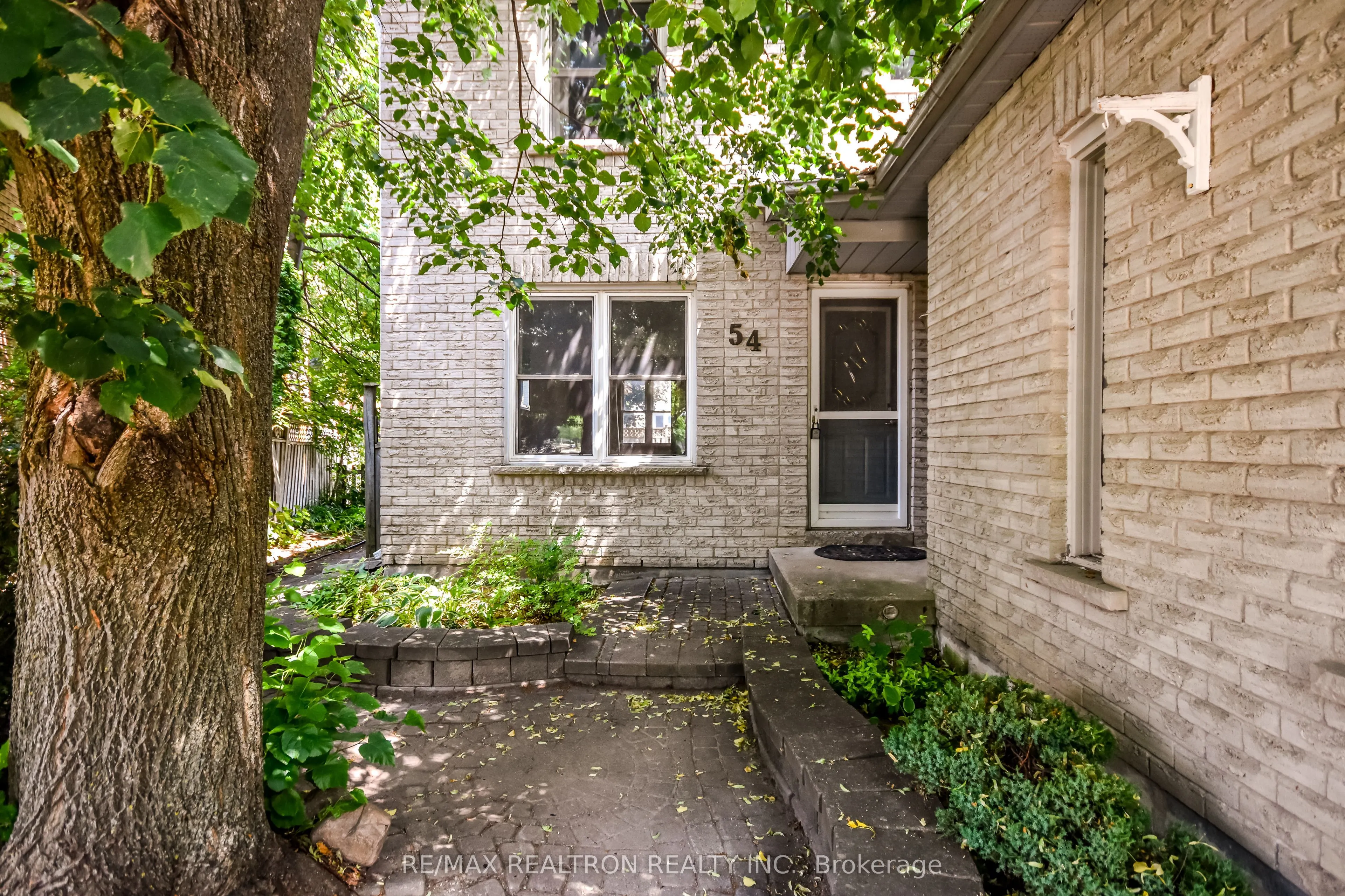 54 Carruthers Crescent
