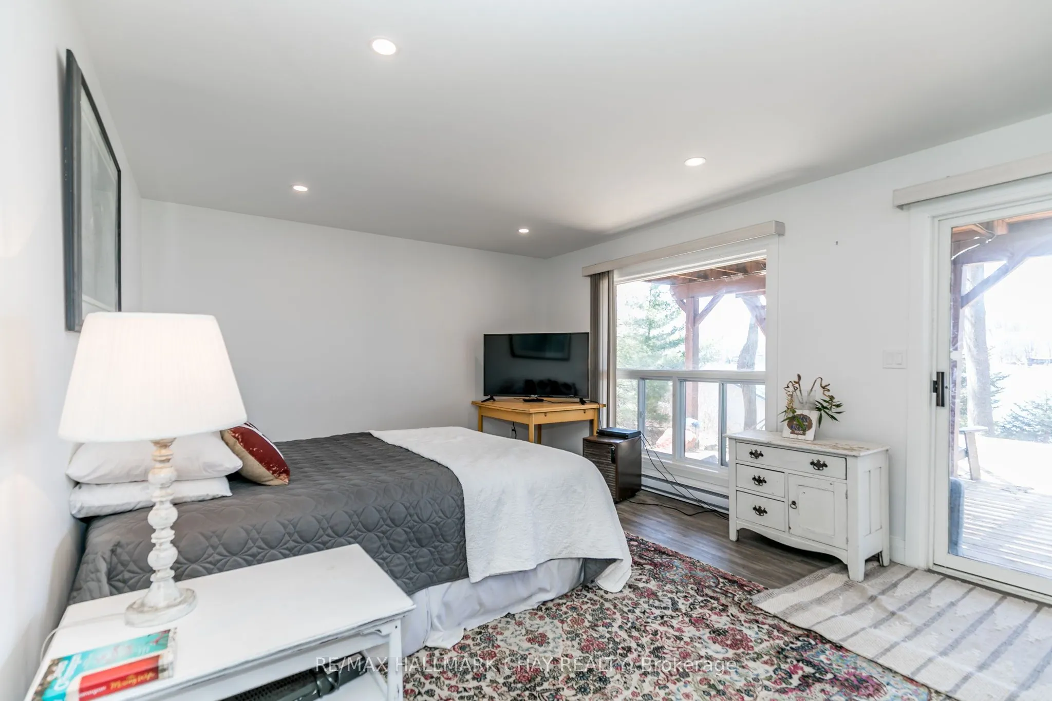 176 Farlain Lake Road E