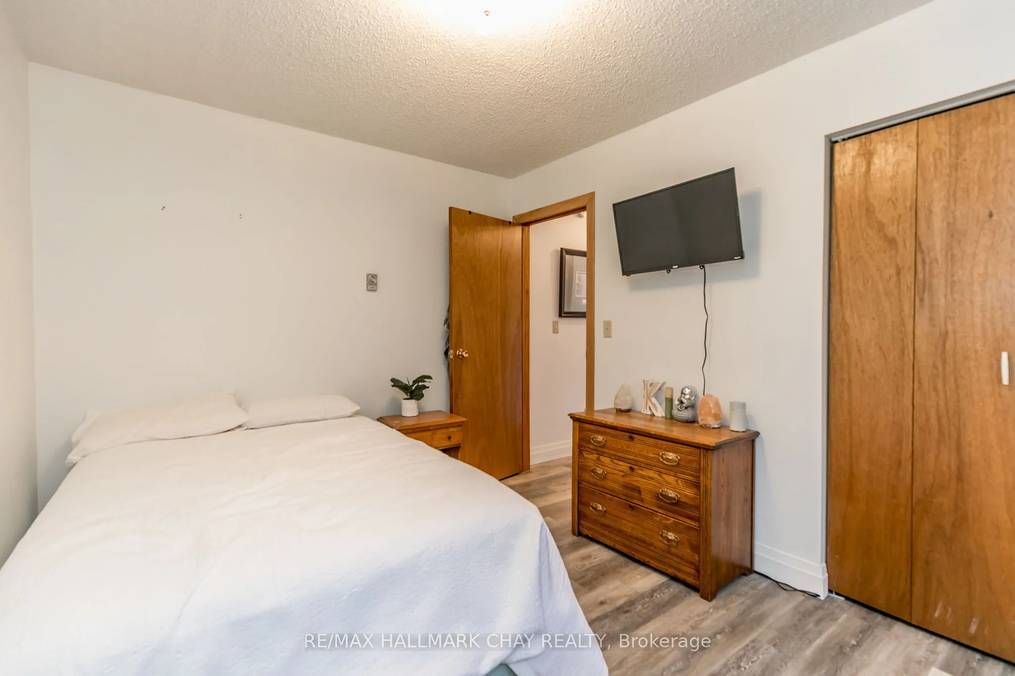176 Farlain Lake Road E