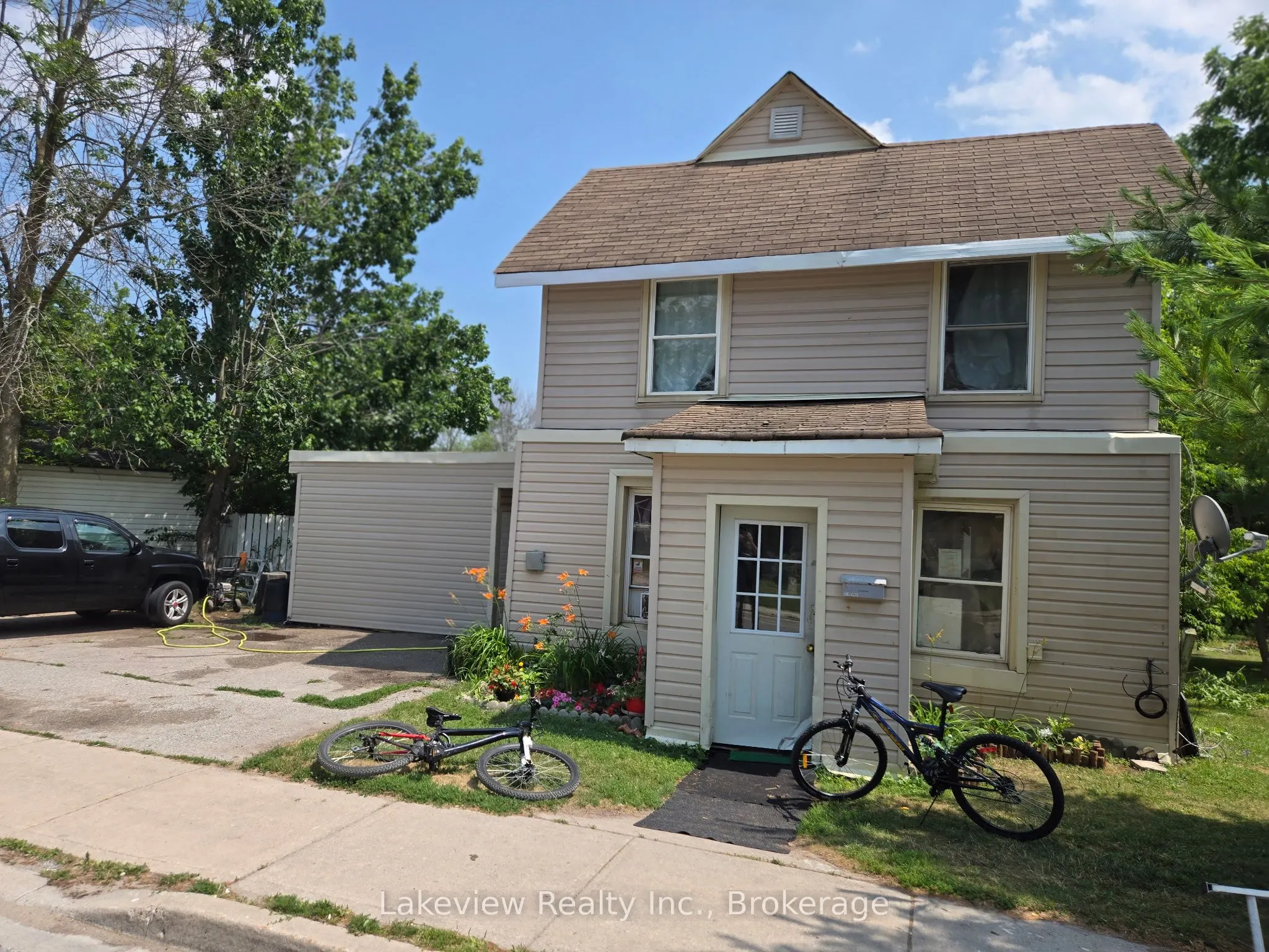 159 Barrie Road E