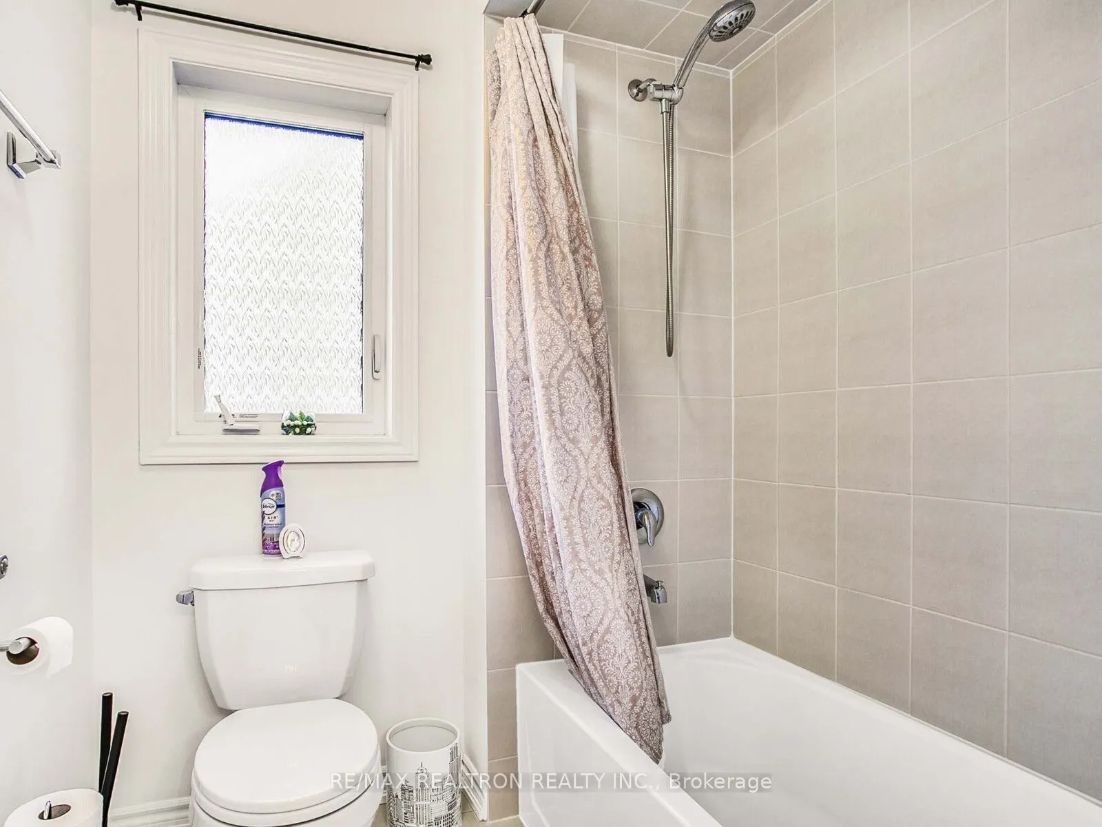 107 Victoria Wood Avenue