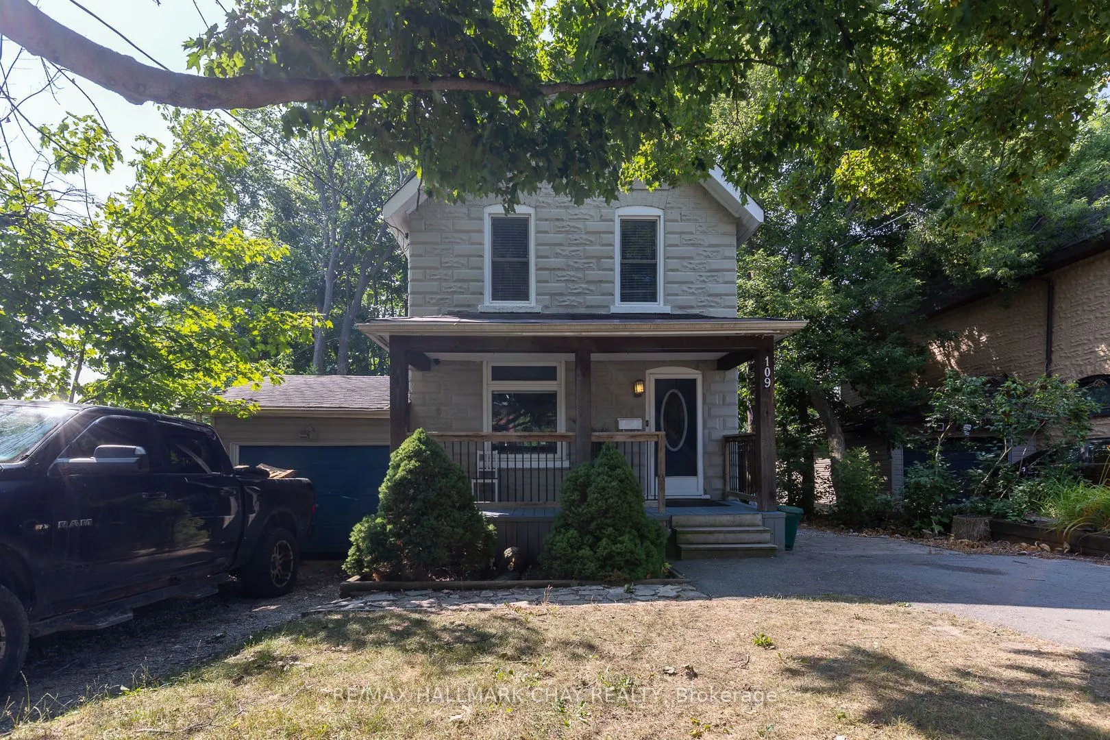 109 Borland Street E