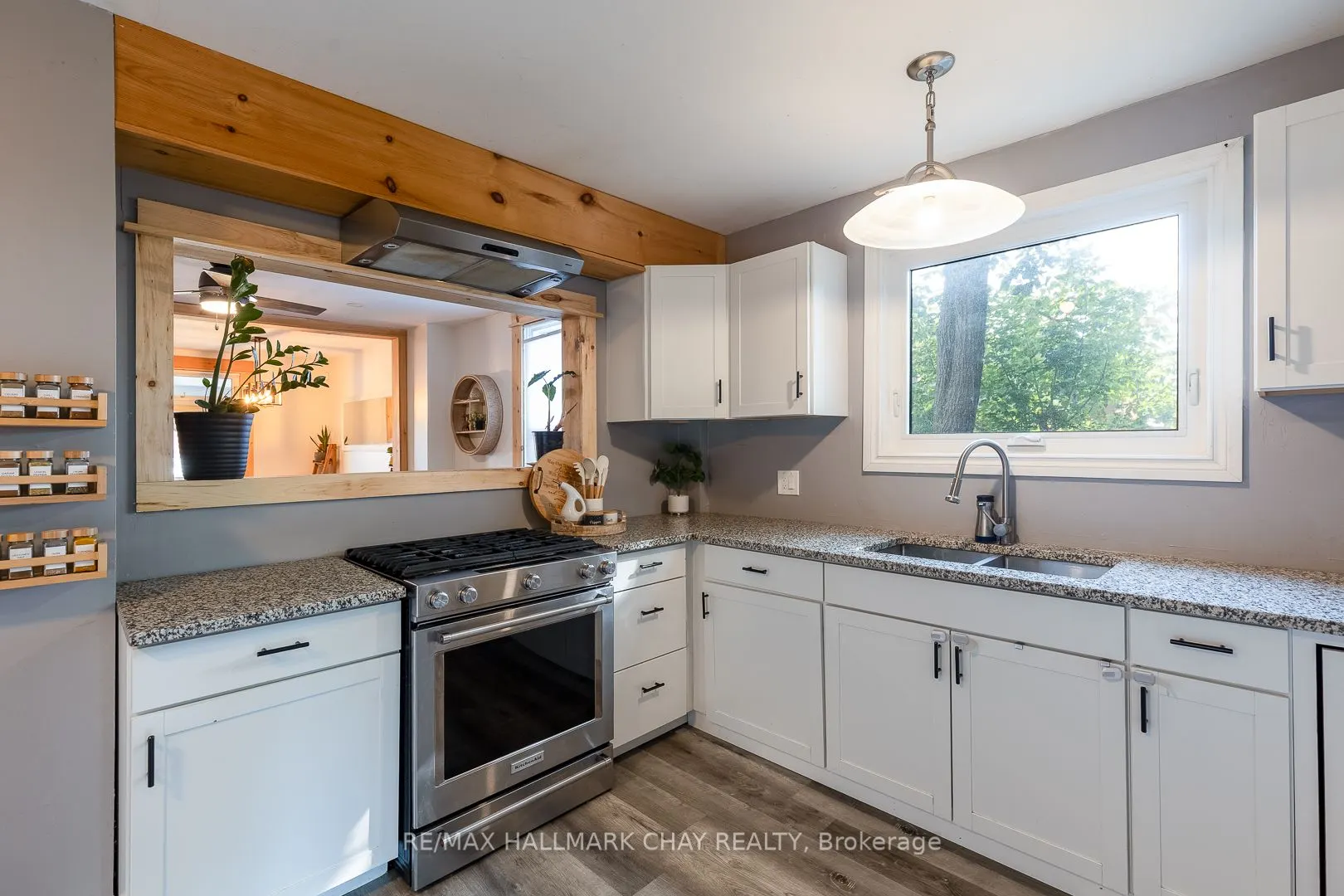 109 Borland Street E