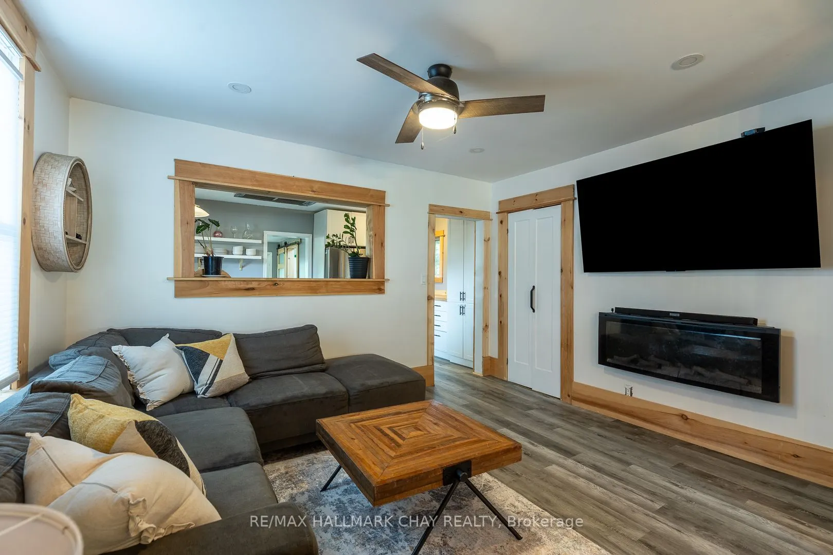 109 Borland Street E