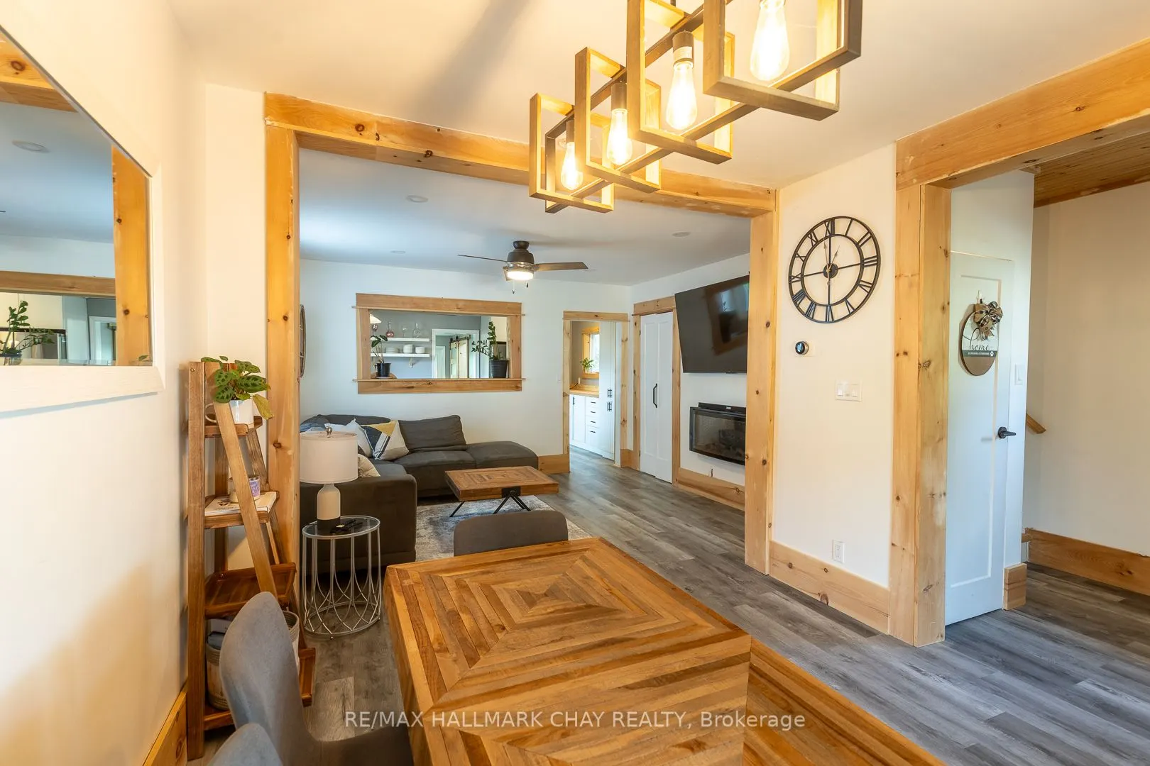 109 Borland Street E