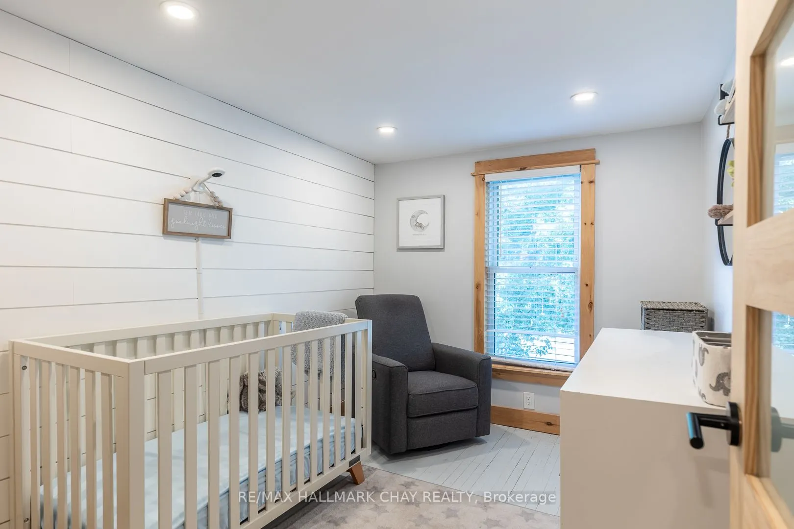 109 Borland Street E