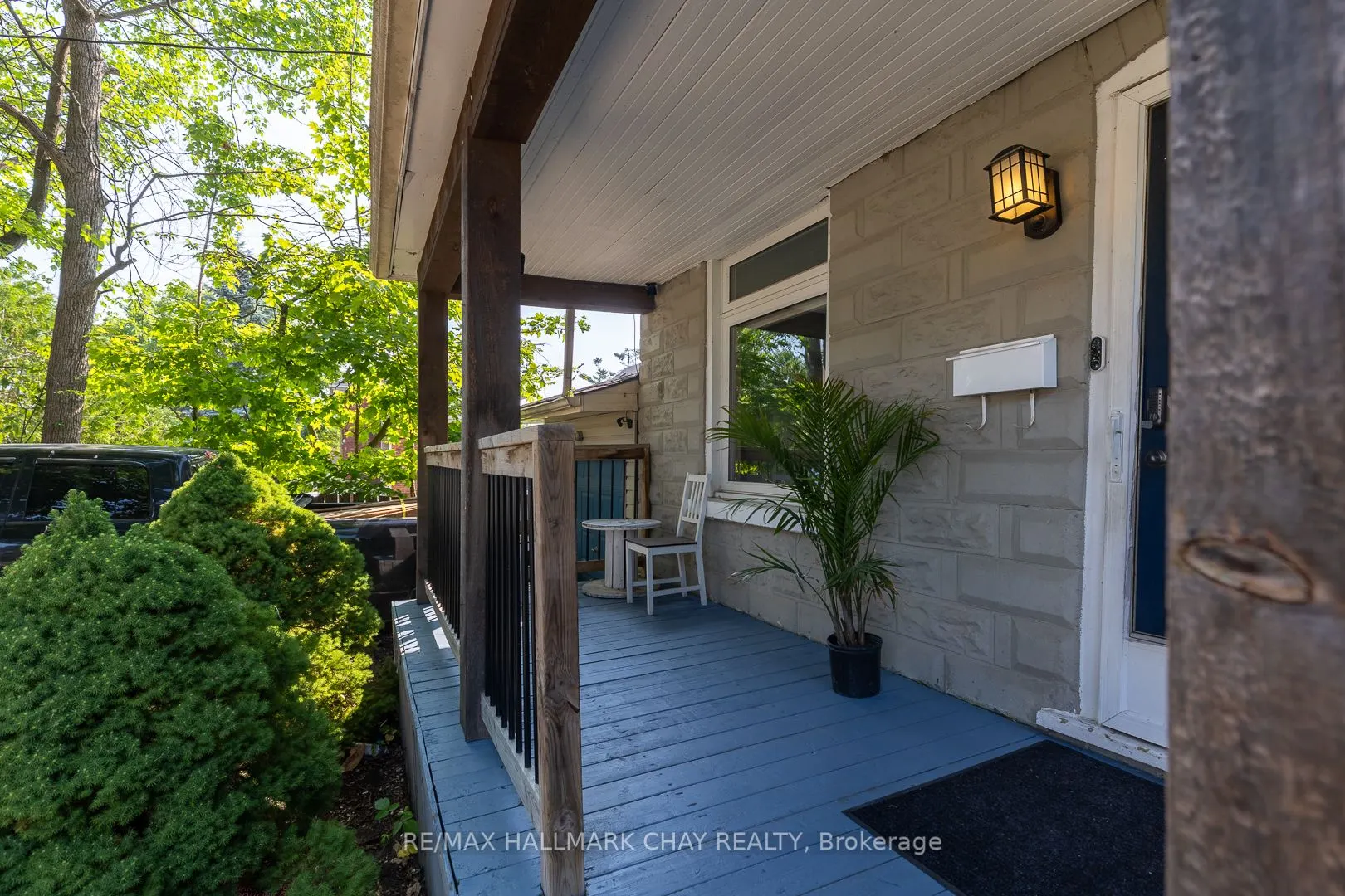 109 Borland Street E