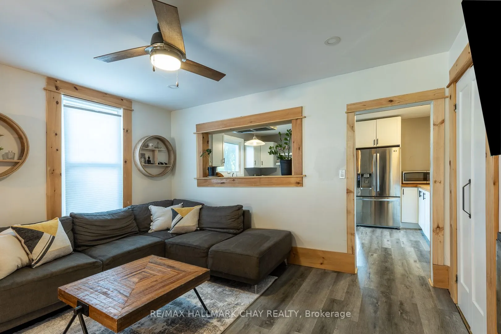 109 Borland Street E