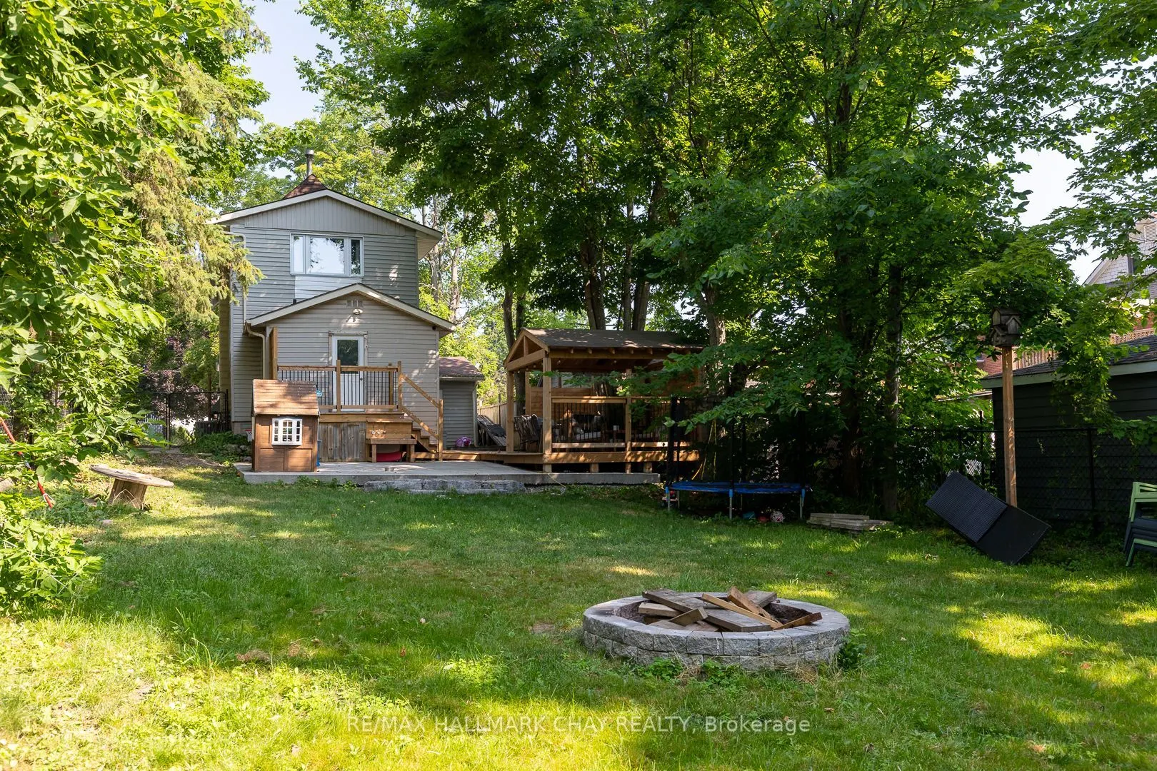 109 Borland Street E