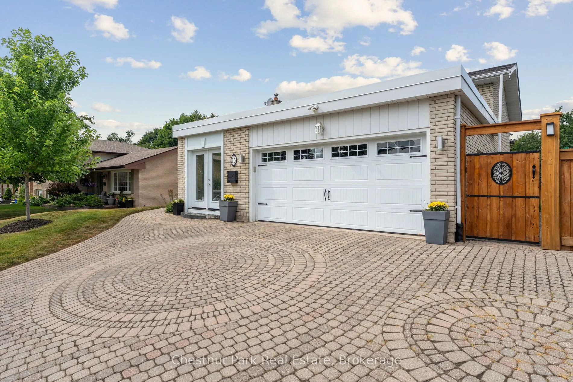 16 Davies Crescent