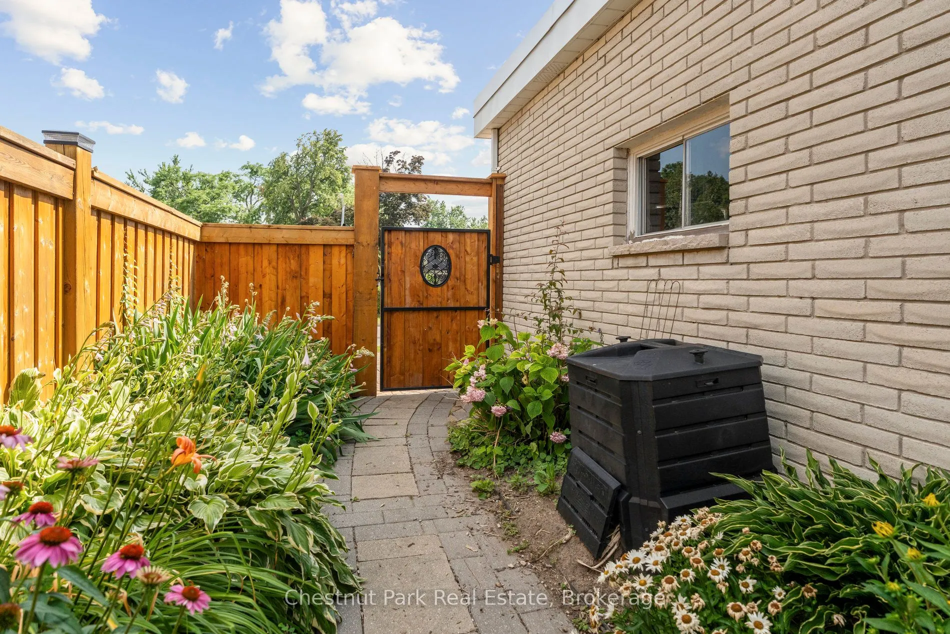 16 Davies Crescent