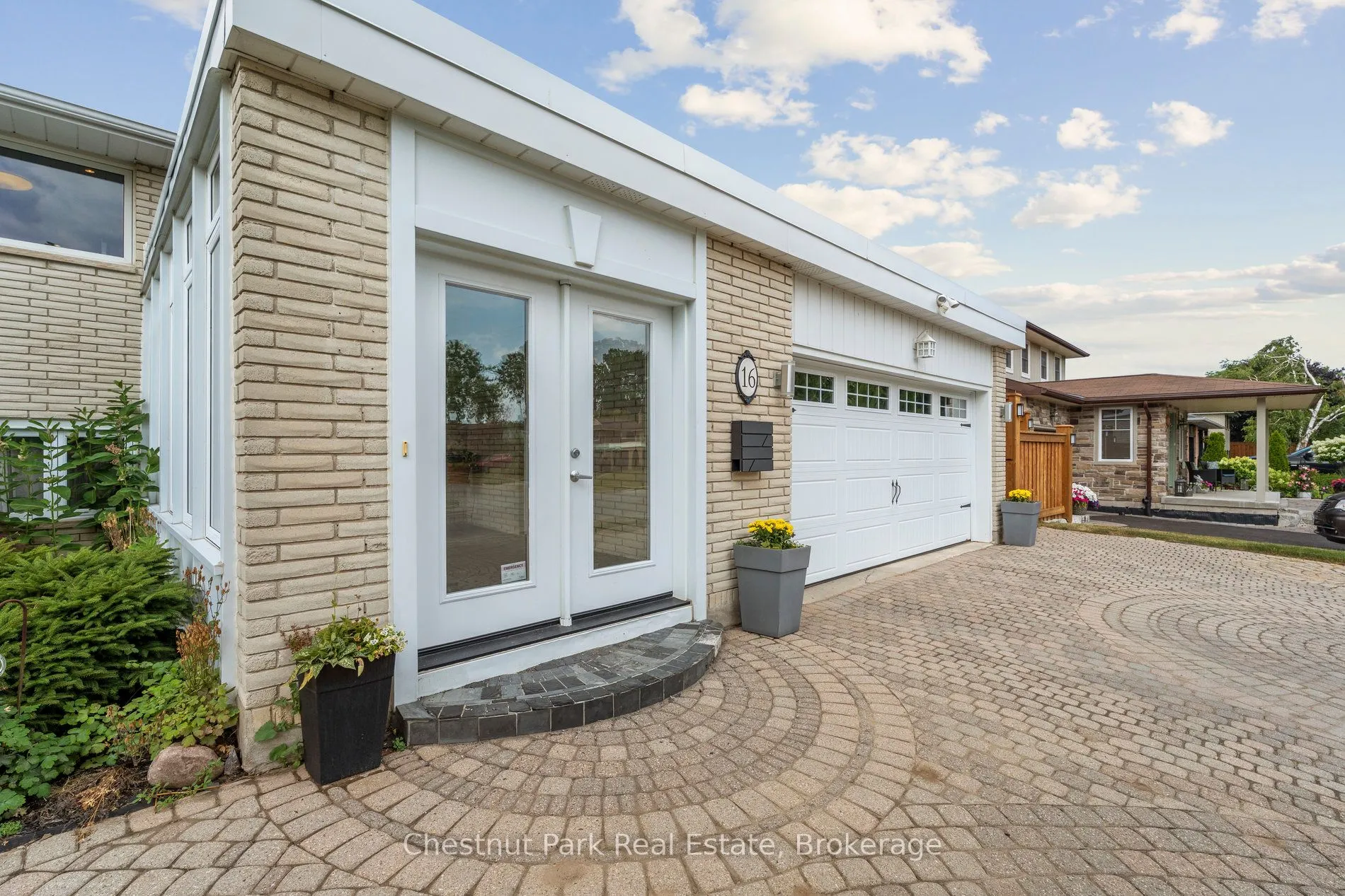 16 Davies Crescent