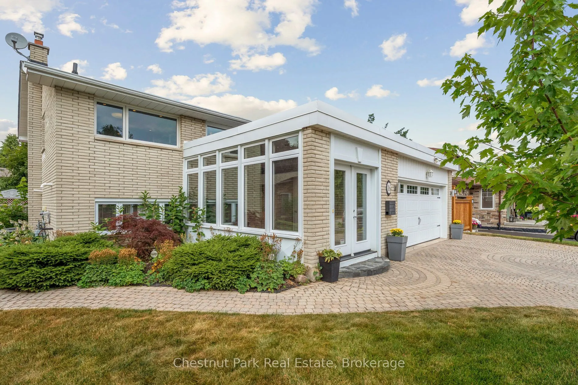 16 Davies Crescent